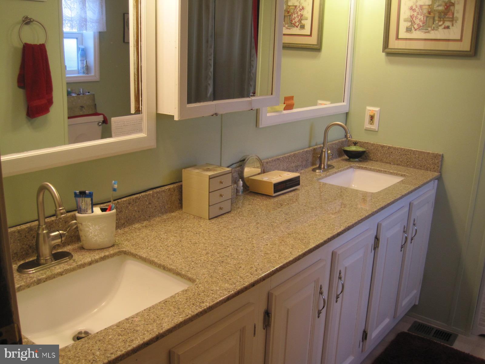 PIN OAK MOBILE HOME - Residential