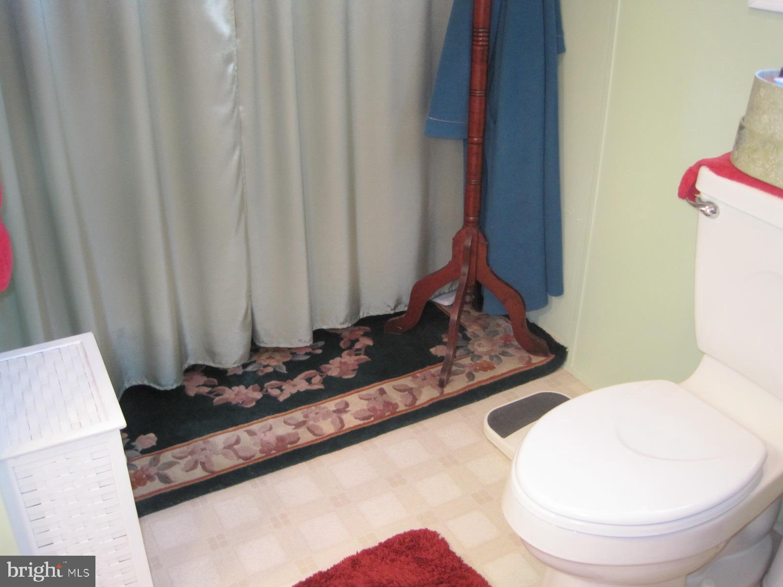PIN OAK MOBILE HOME - Residential