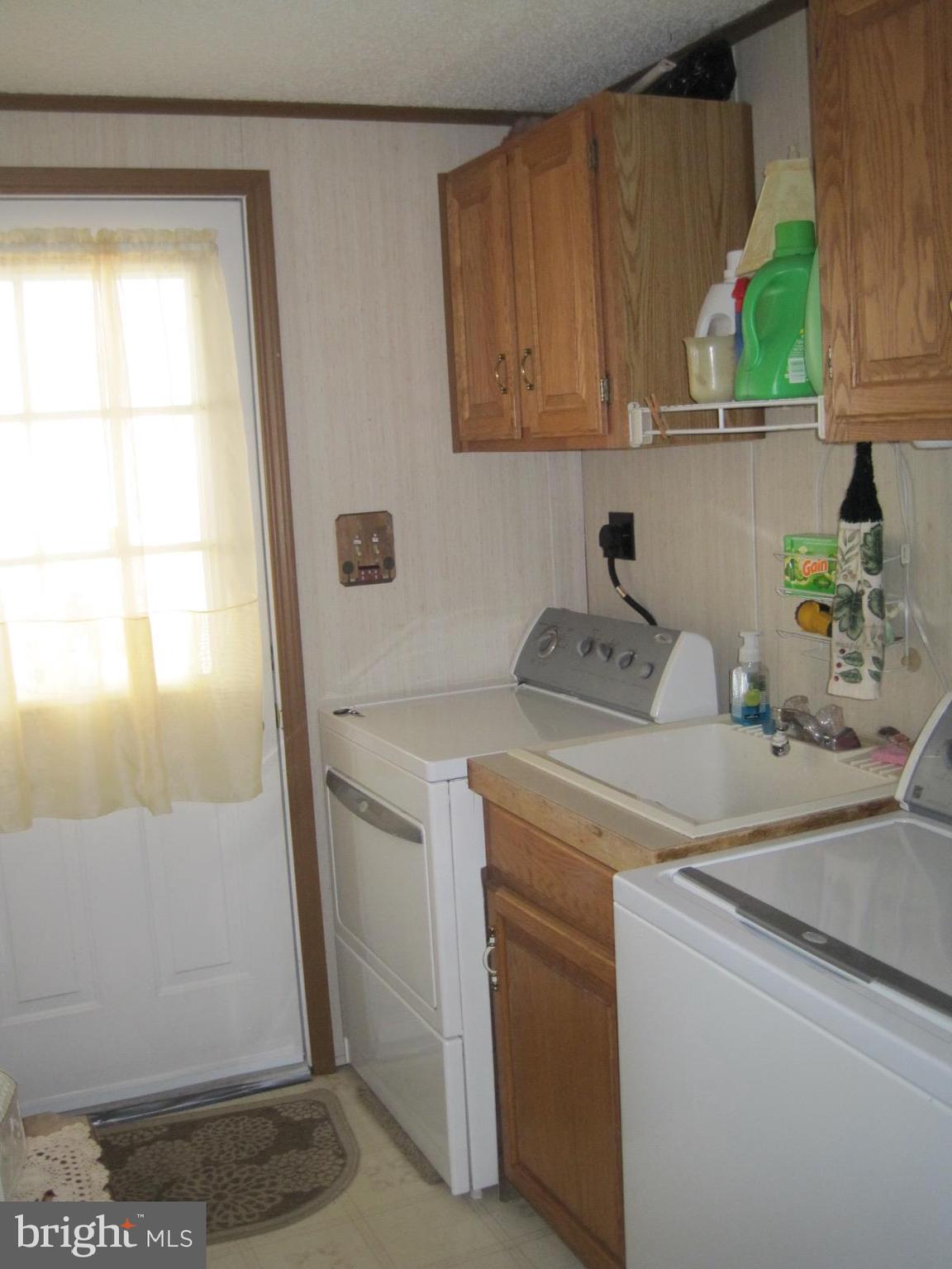 PIN OAK MOBILE HOME - Residential