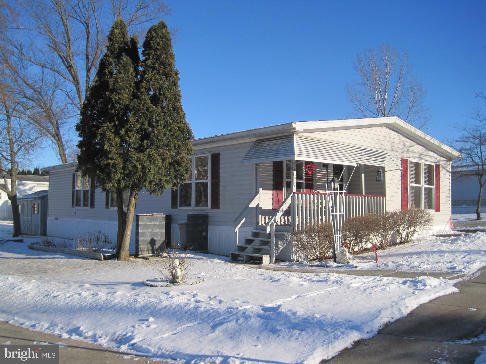 PIN OAK MOBILE HOME - Residential