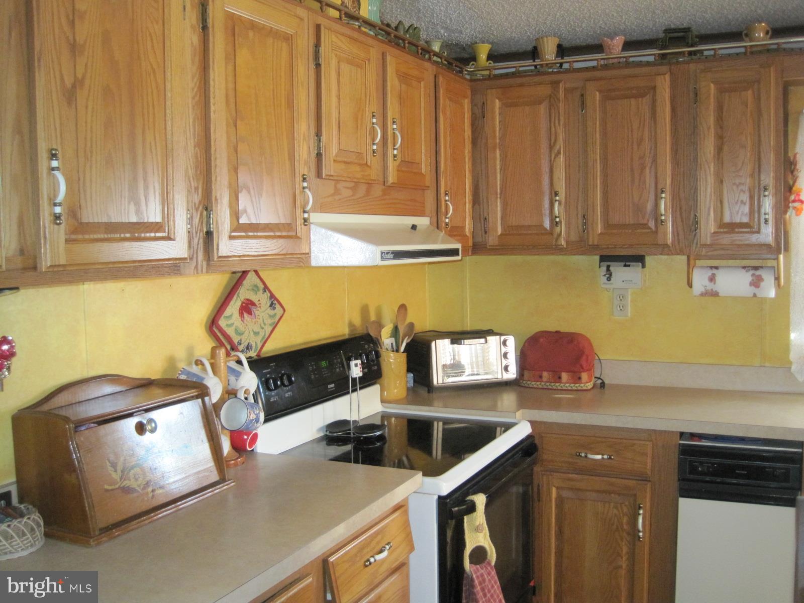 PIN OAK MOBILE HOME - Residential