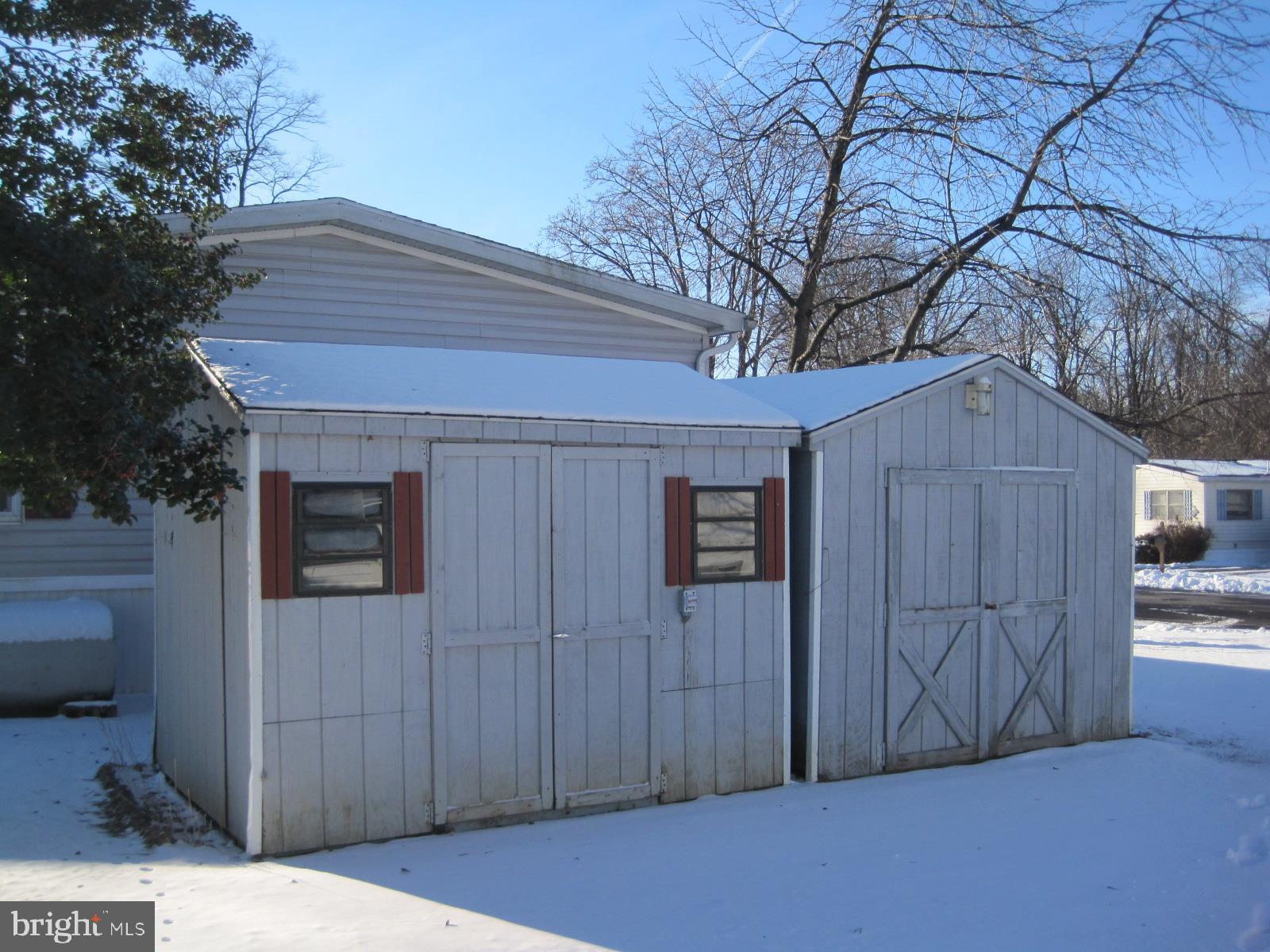 PIN OAK MOBILE HOME - Residential