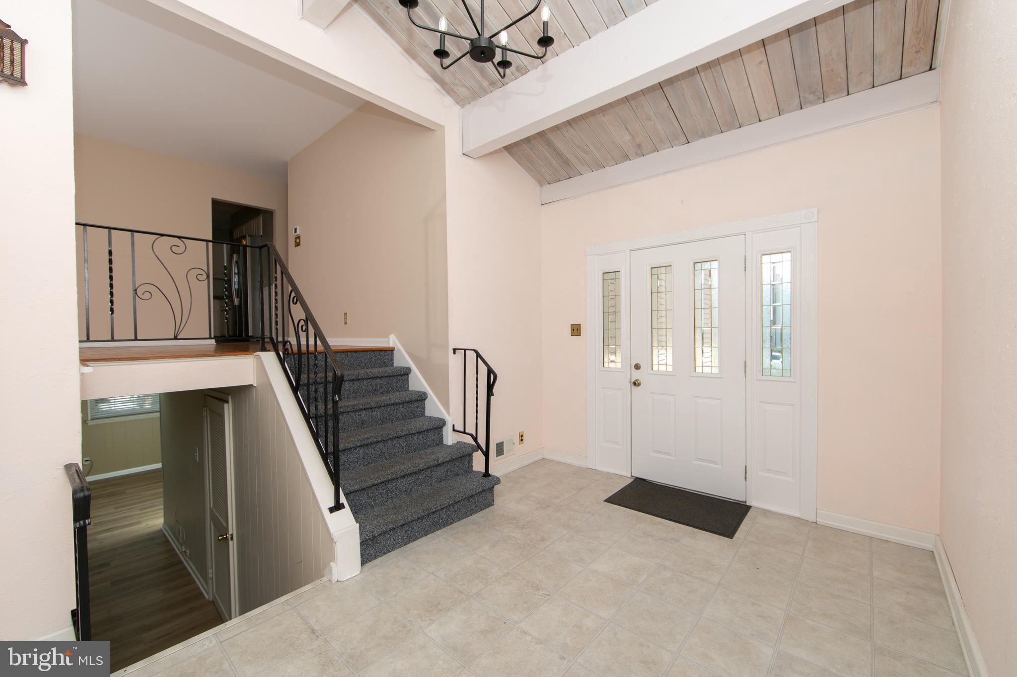 809 CHARLESTON ROAD