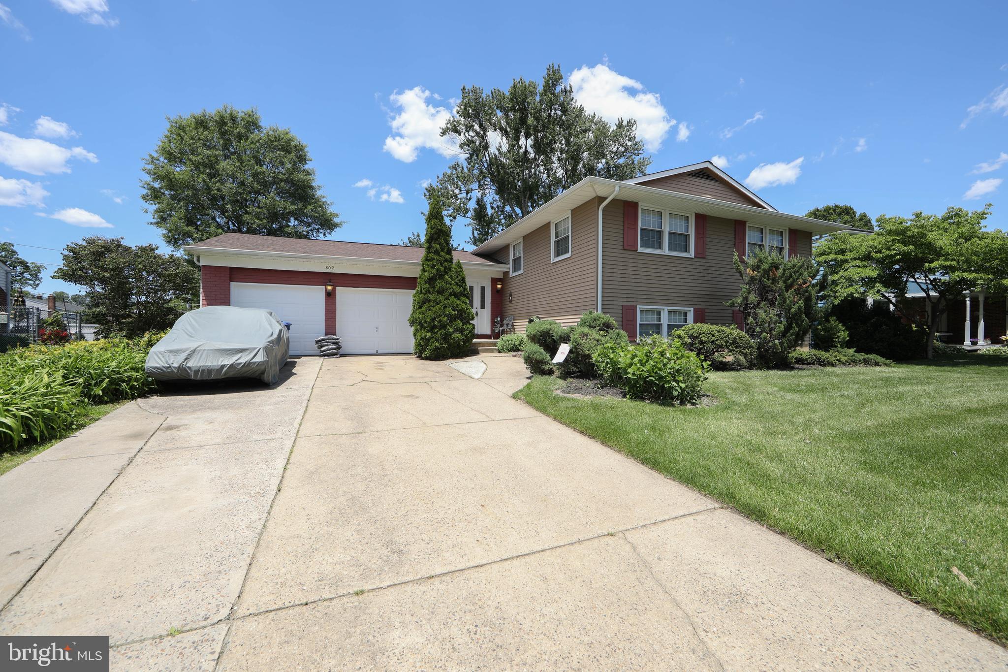 809 CHARLESTON ROAD