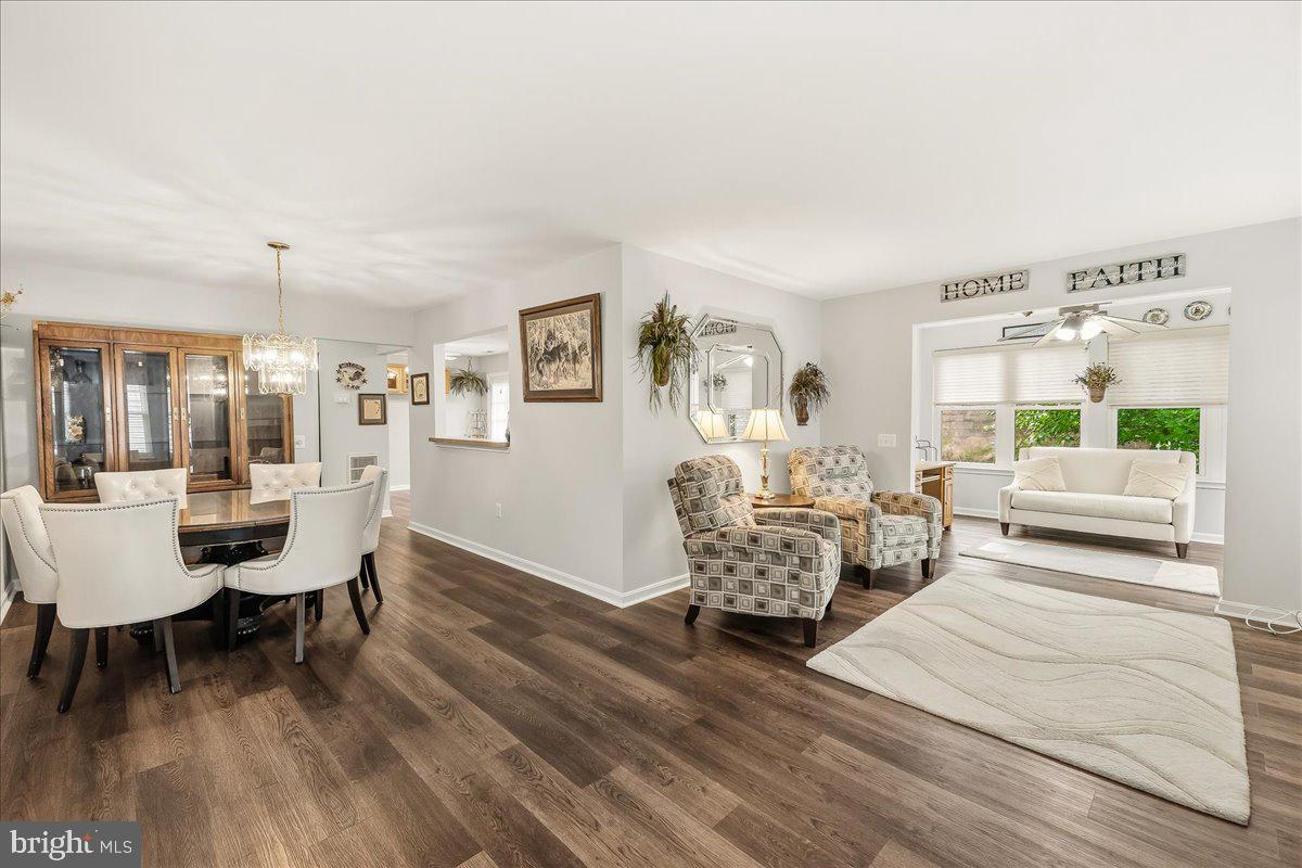910 PARADE LANE