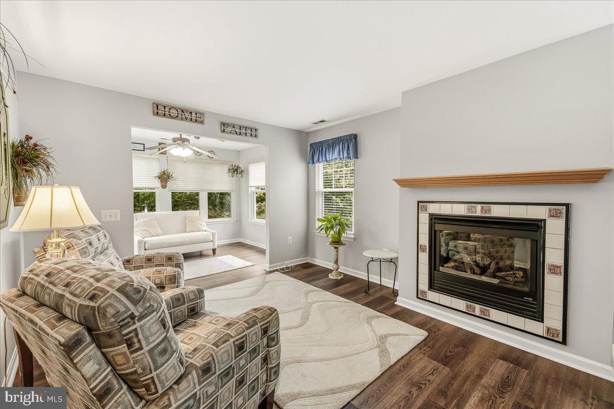 910 PARADE LANE