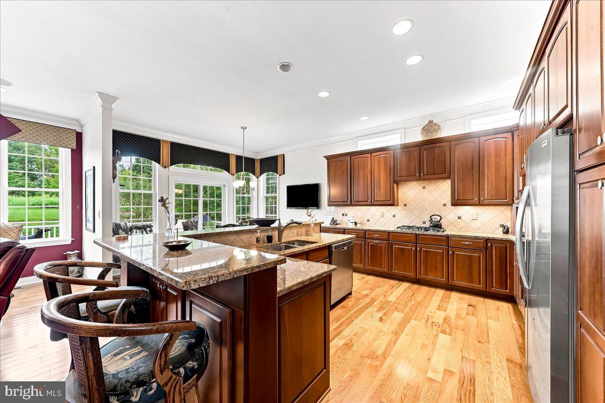708 HILLVIEW DRIVE