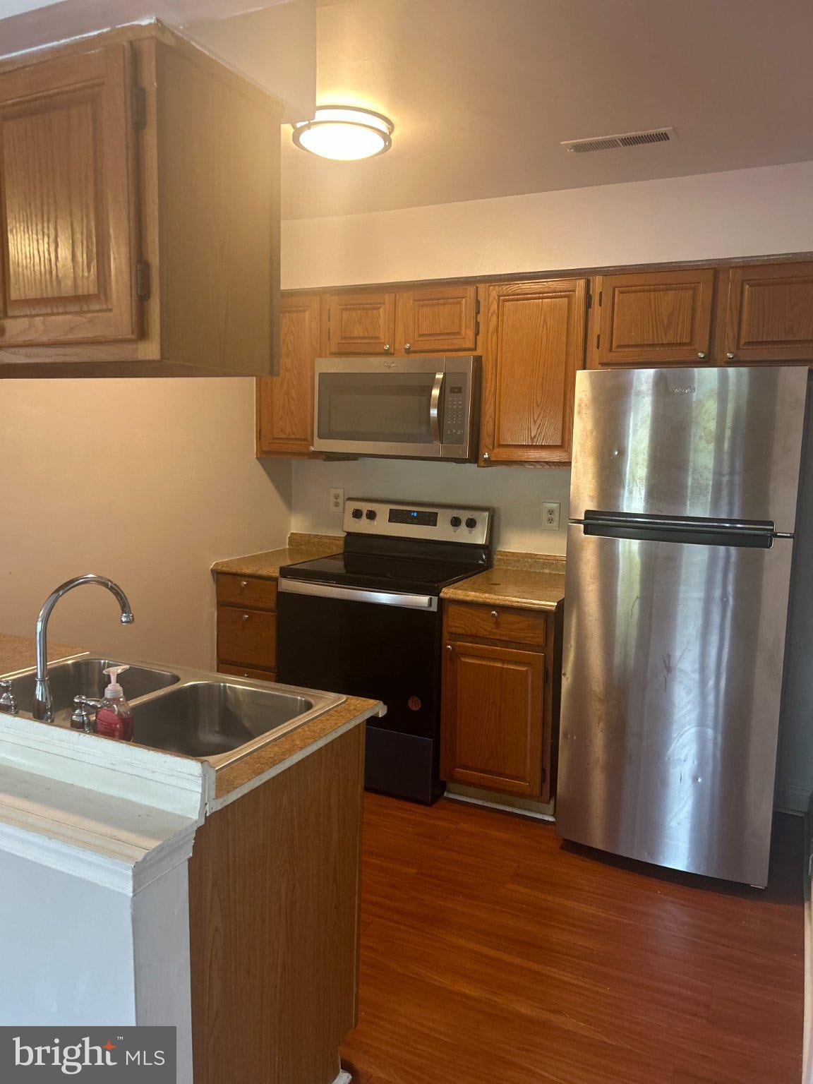 3807 SALEMWAY COURT