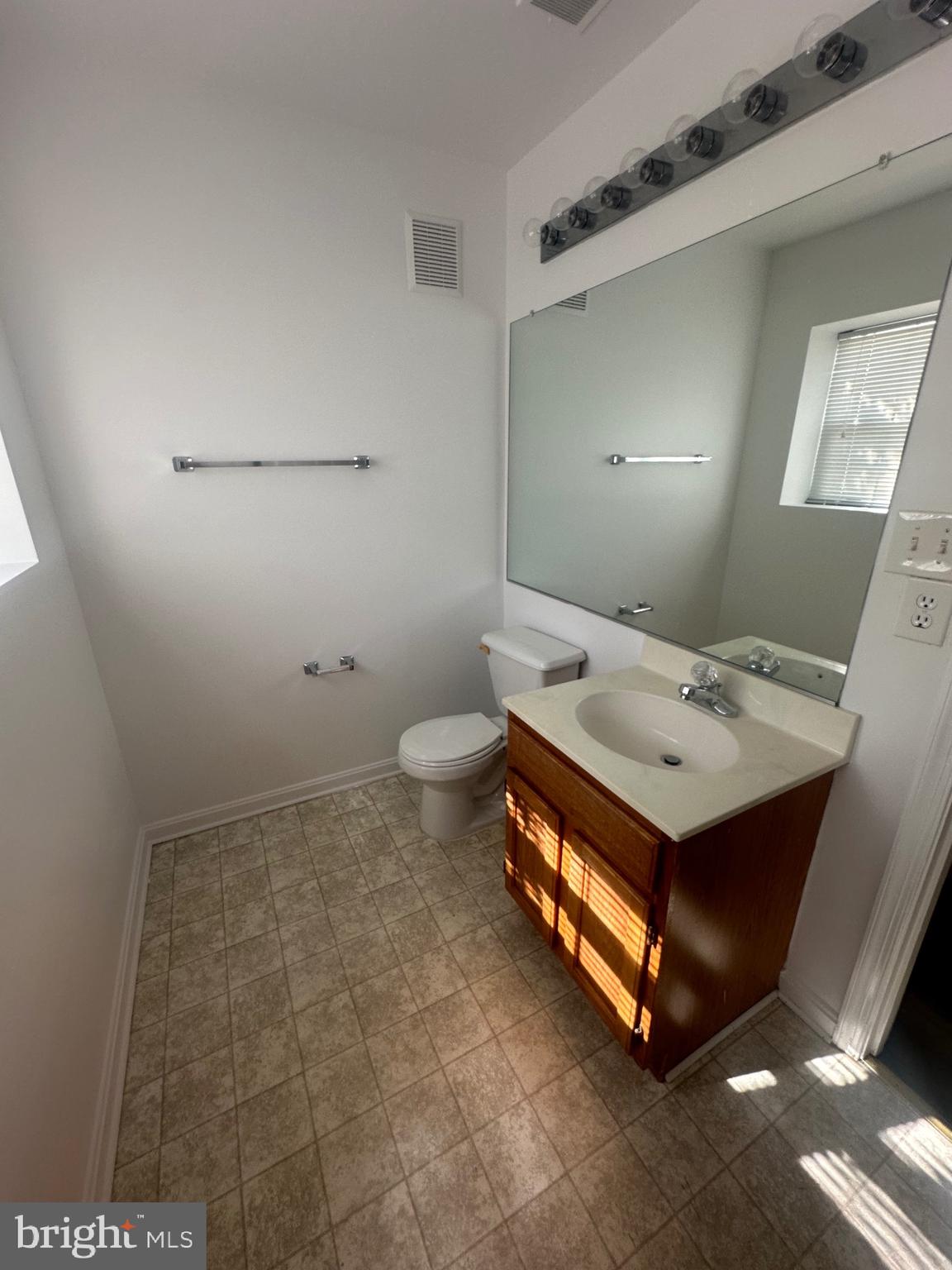 KNOLLS AT BULL RUN - Residential Lease