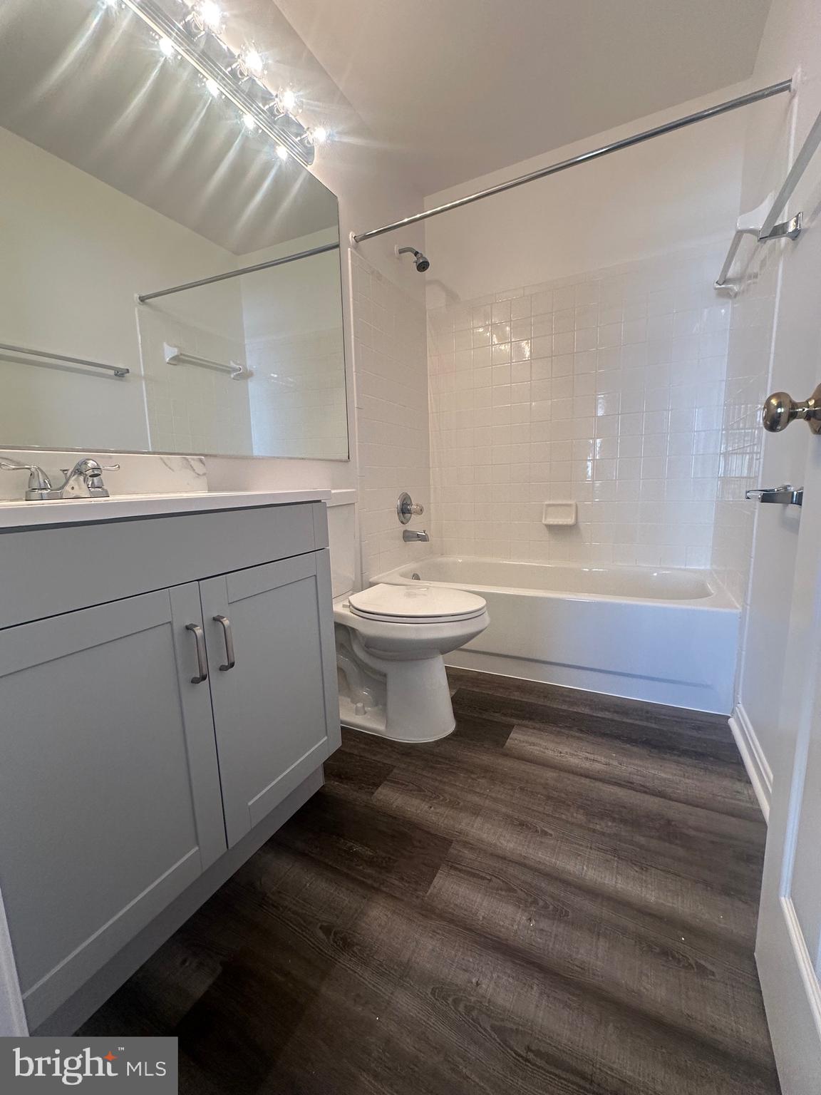 KNOLLS AT BULL RUN - Residential Lease