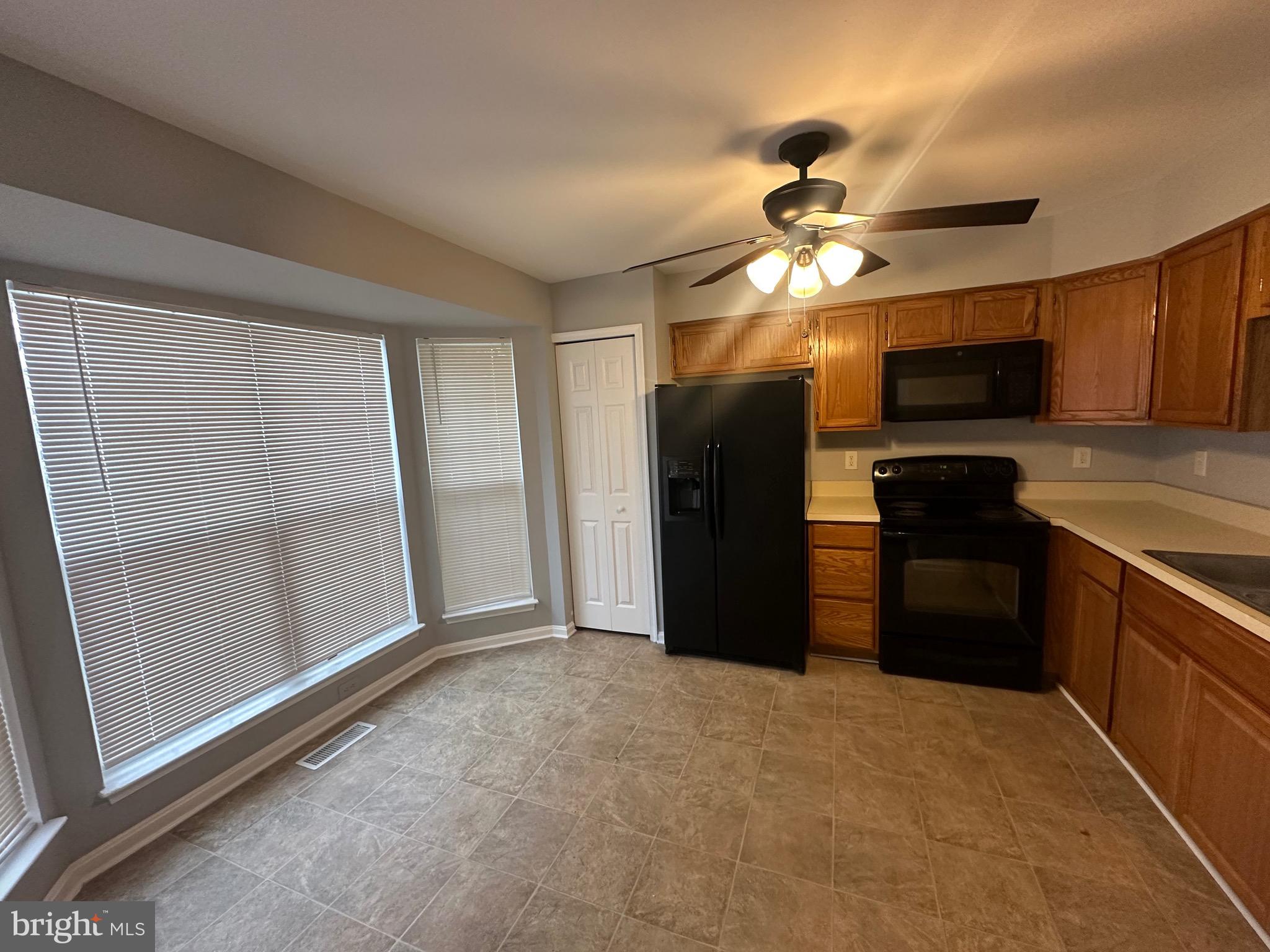 KNOLLS AT BULL RUN - Residential Lease