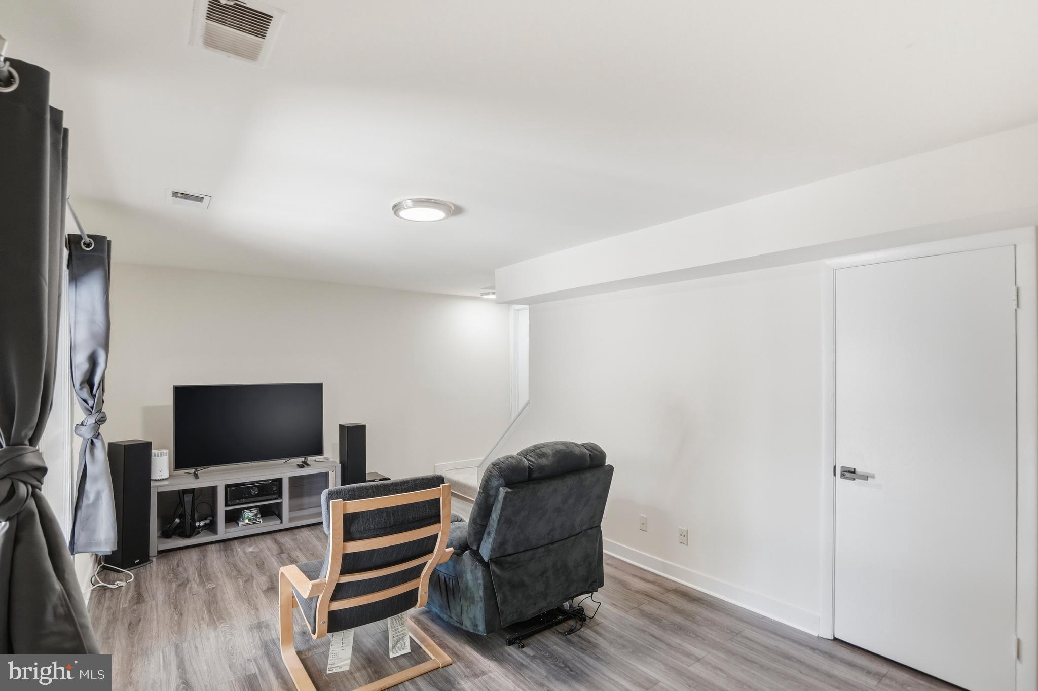 ELIZABETHS LANDING - Residential