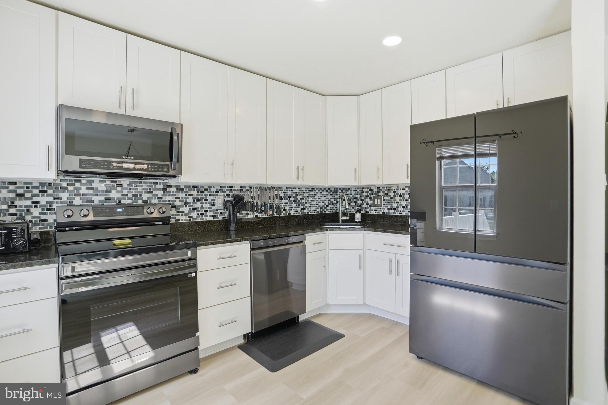 ELIZABETHS LANDING - Residential