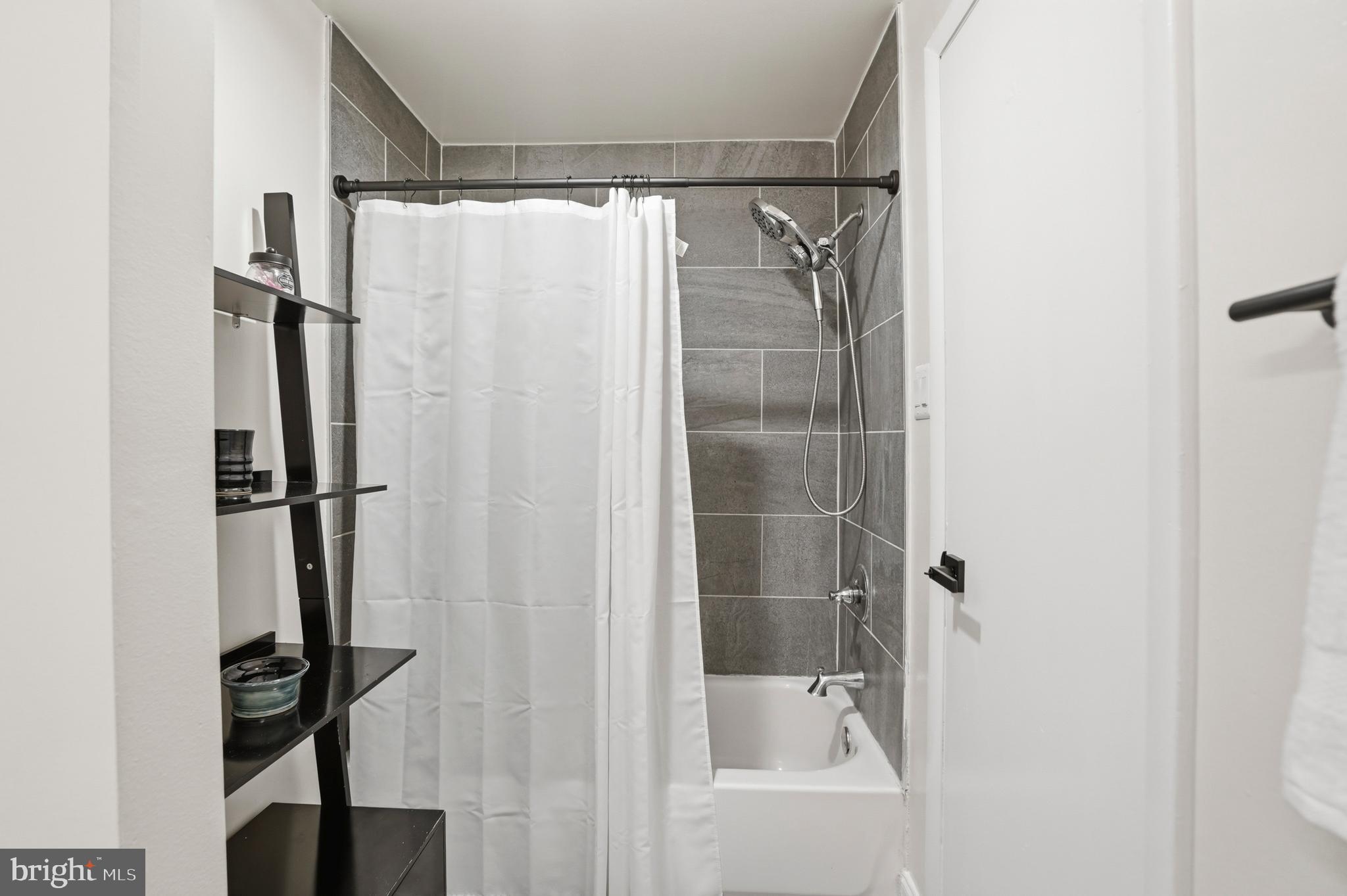 ELIZABETHS LANDING - Residential