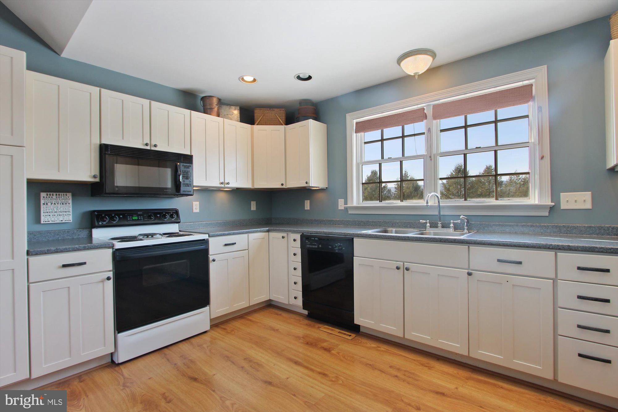 NEWVILLE - Residential