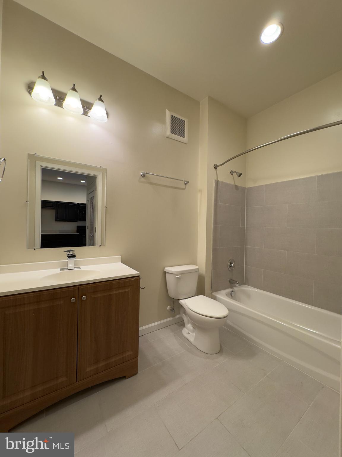 DOWNTOWN - Residential Lease