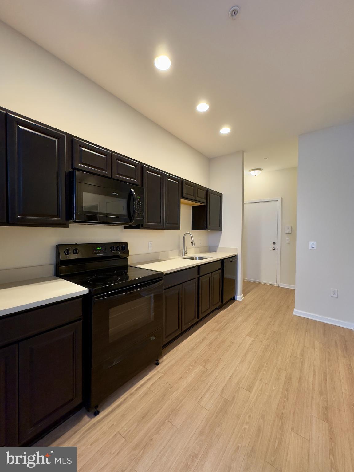 DOWNTOWN - Residential Lease