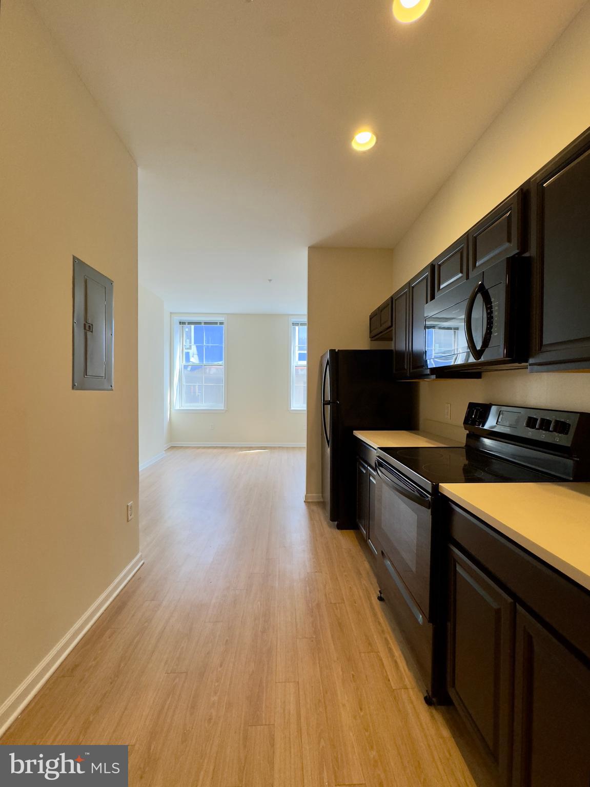 DOWNTOWN - Residential Lease