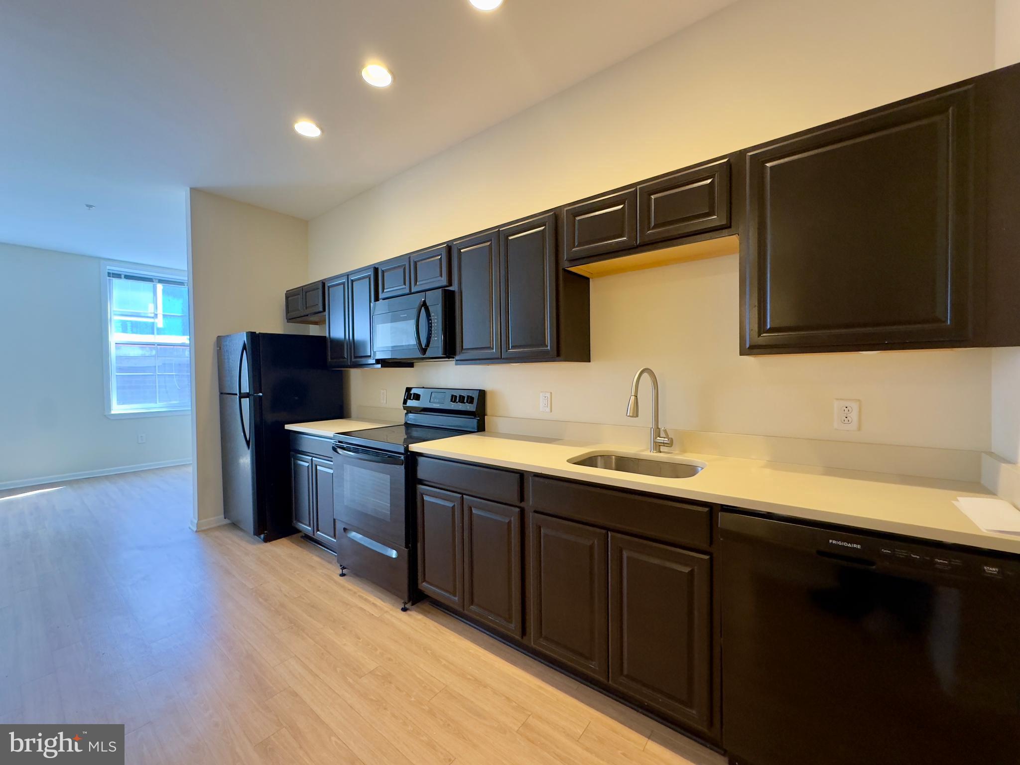 DOWNTOWN - Residential Lease