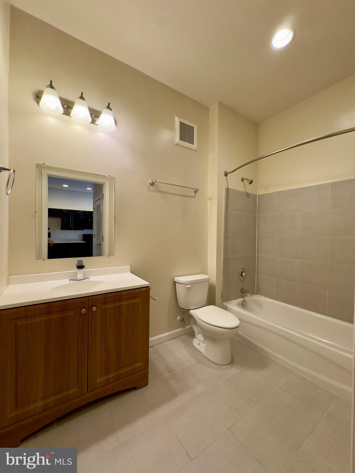 DOWNTOWN - Residential Lease