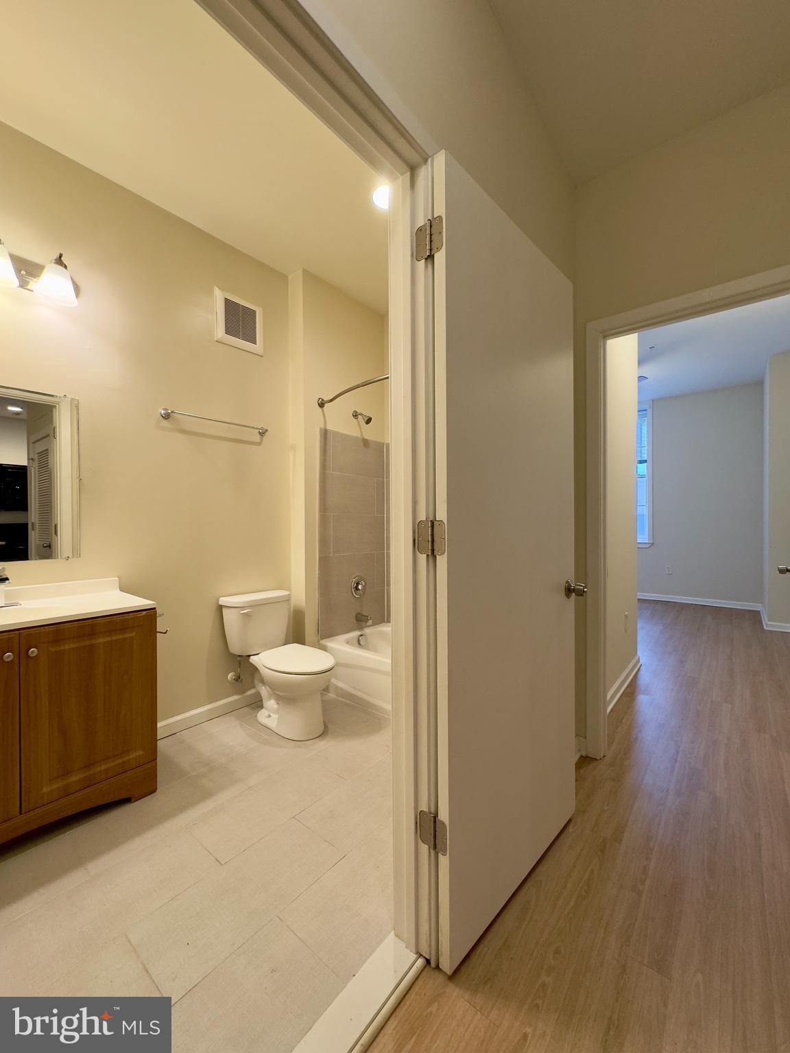 DOWNTOWN - Residential Lease