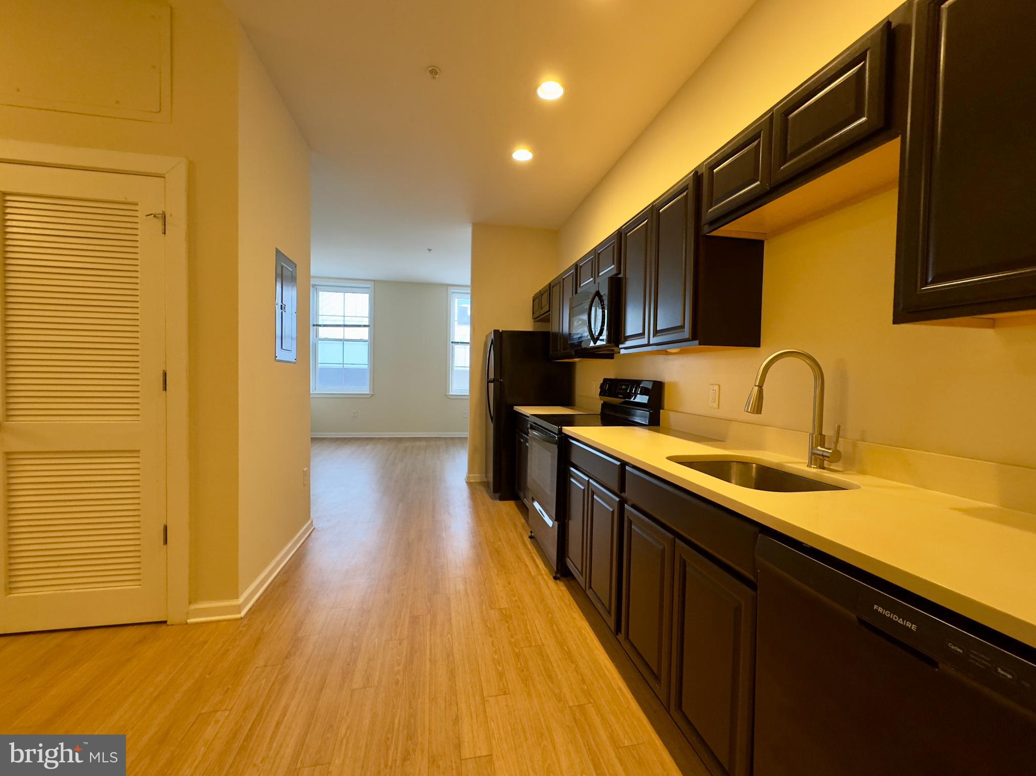 DOWNTOWN - Residential Lease