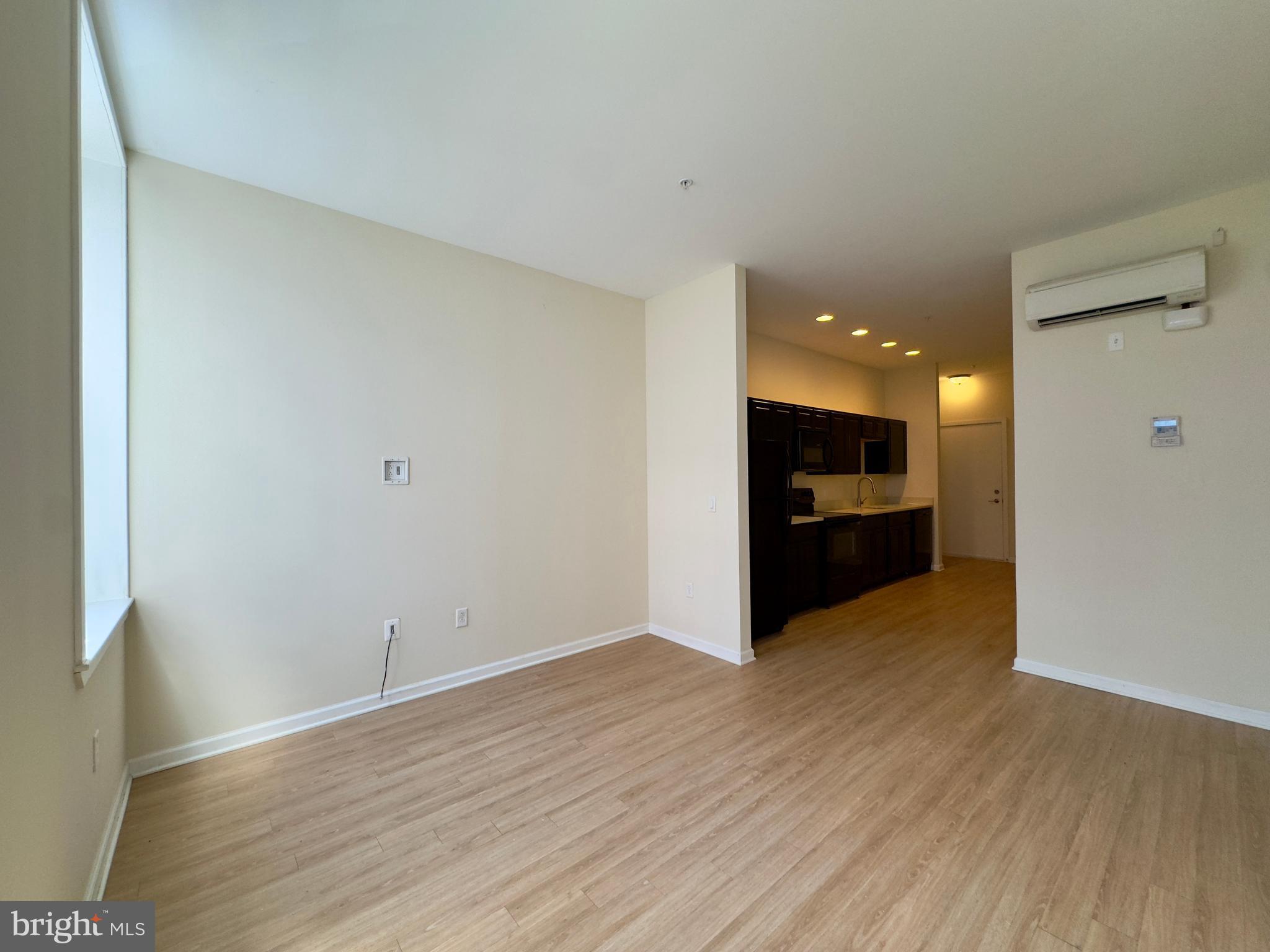 DOWNTOWN - Residential Lease