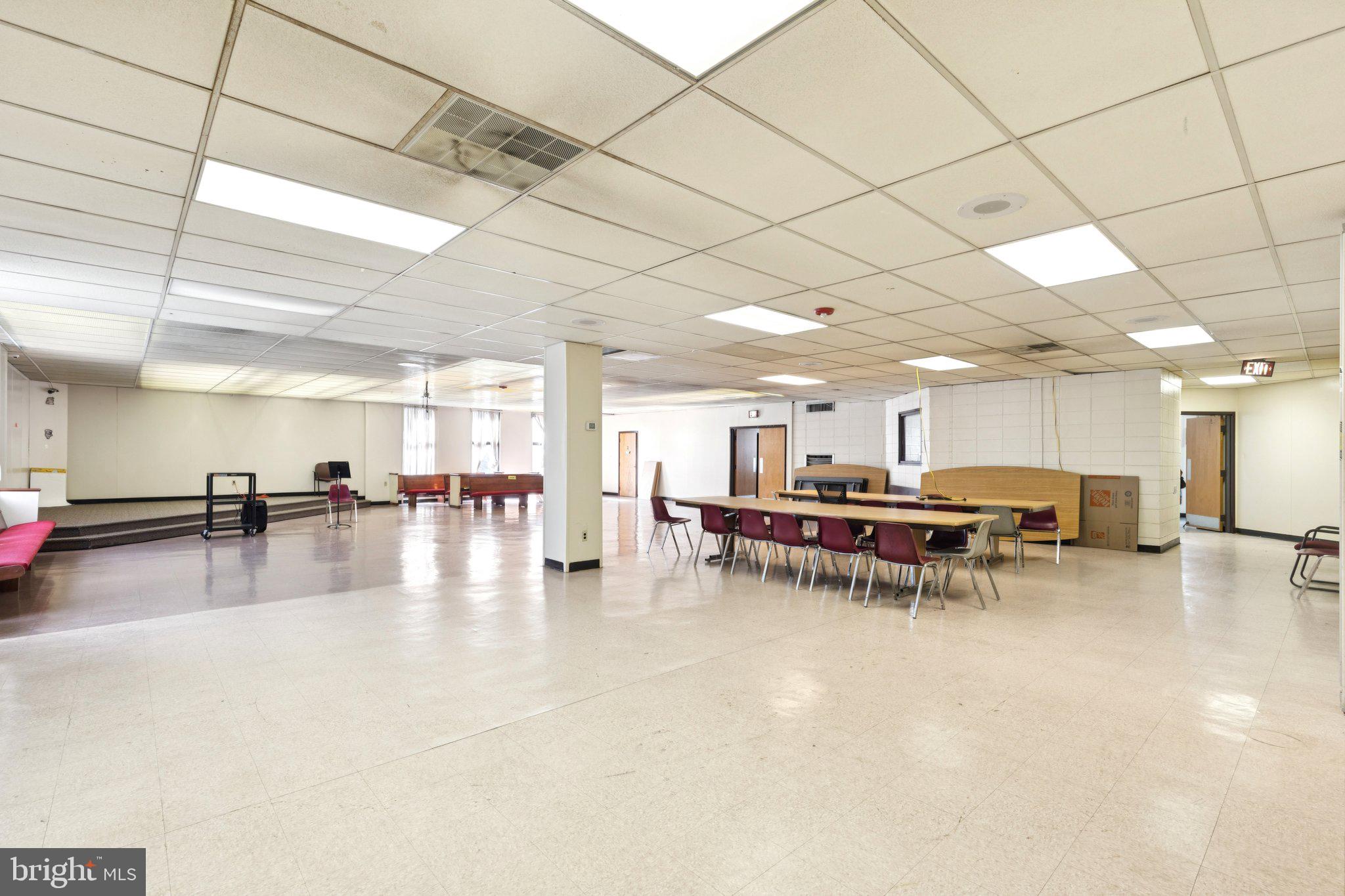 UNIVERSITY CITY - Commercial Sale