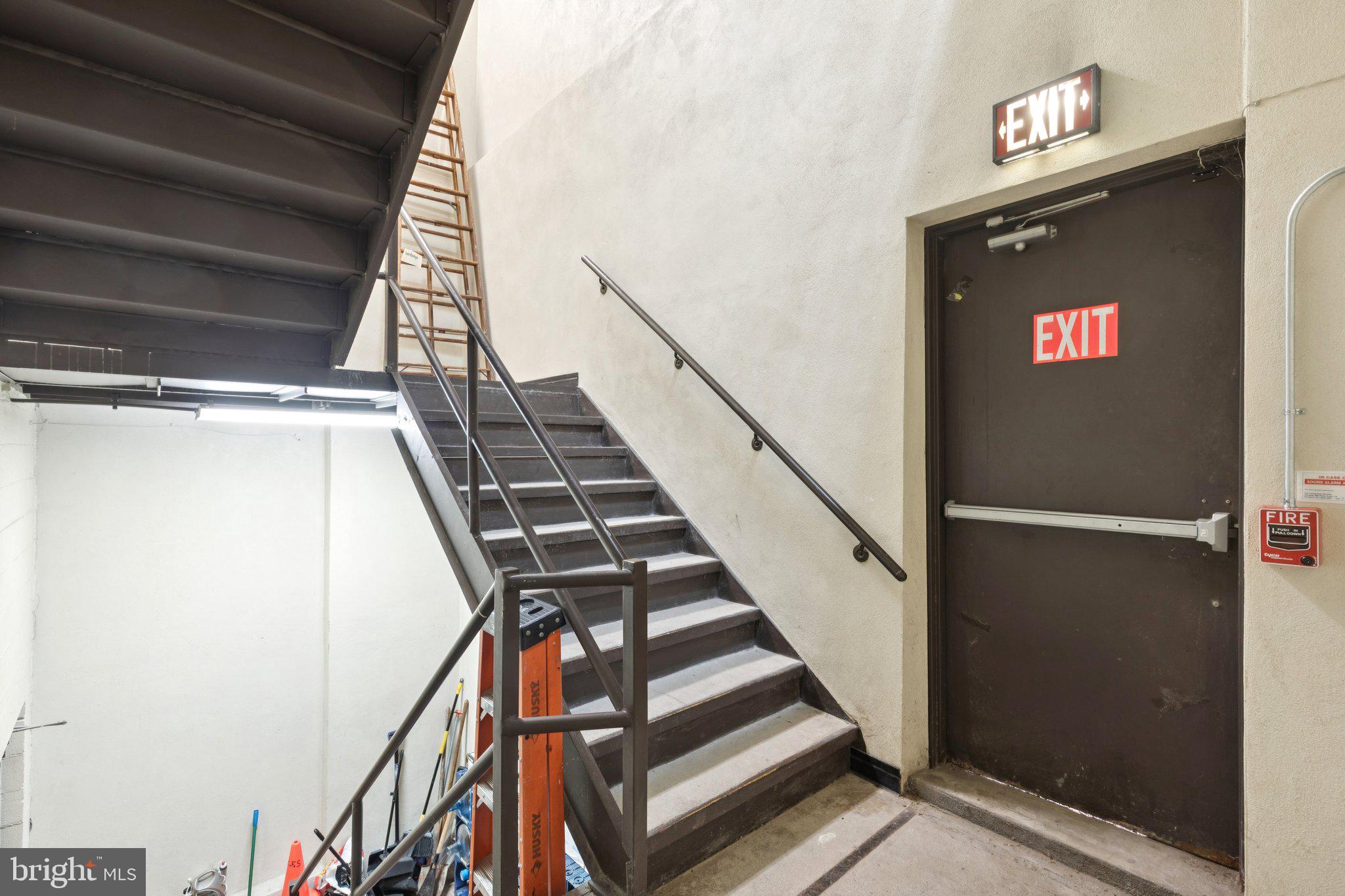 UNIVERSITY CITY - Commercial Sale