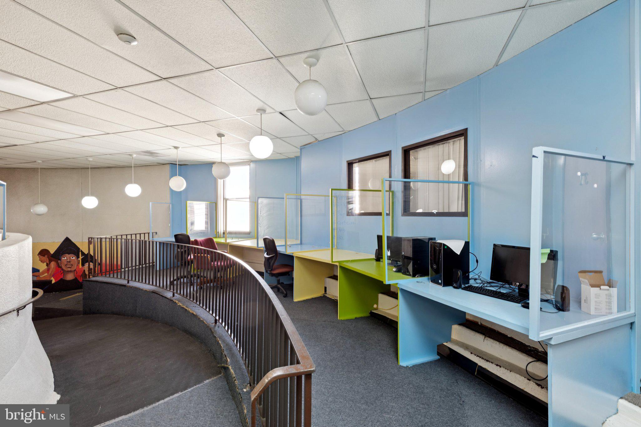 UNIVERSITY CITY - Commercial Sale