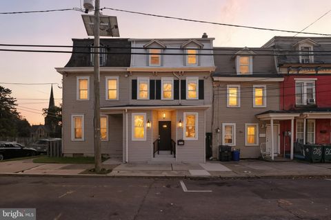 202 W UNION STREET BURLINGTON NJ 08016