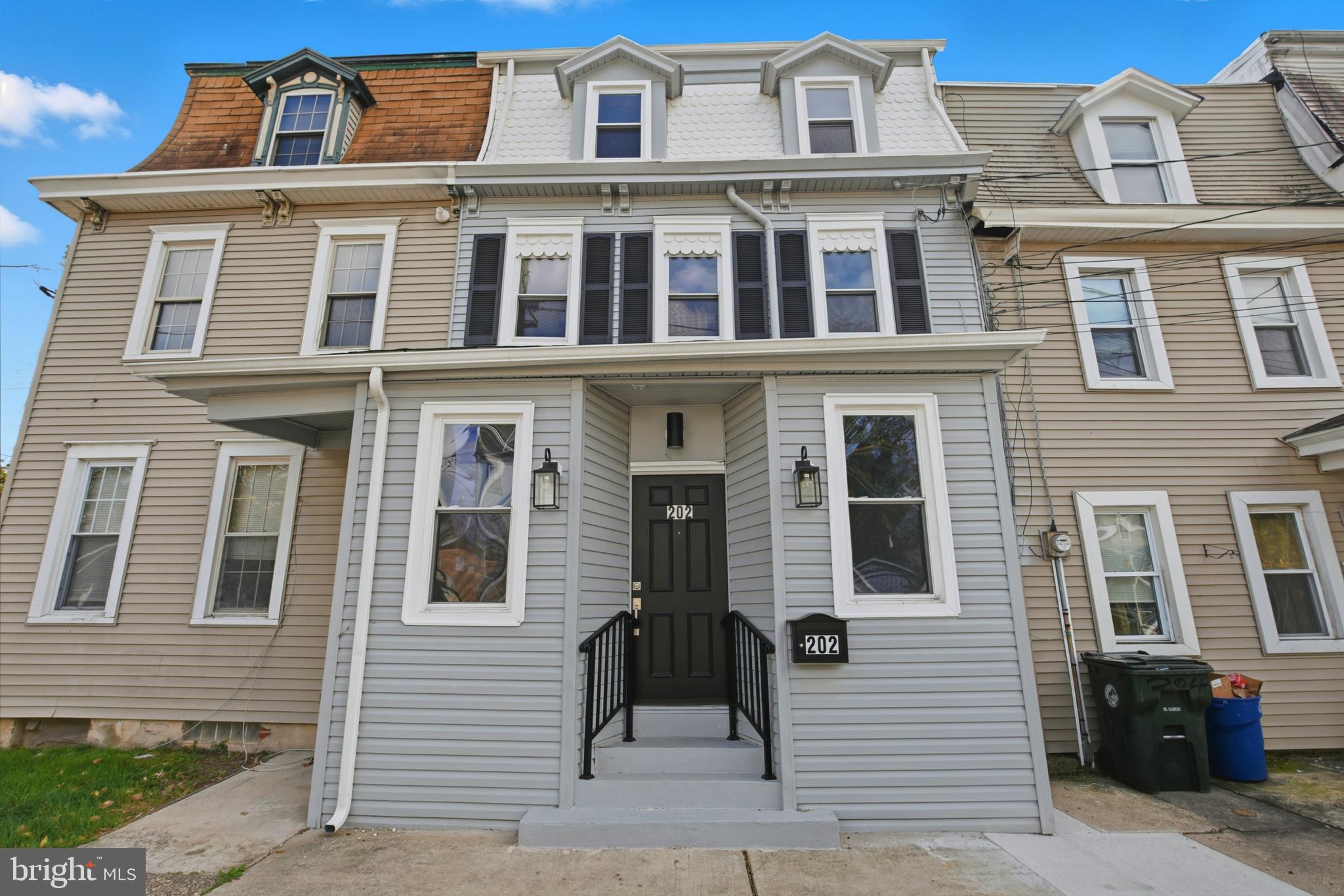 202 W UNION STREET