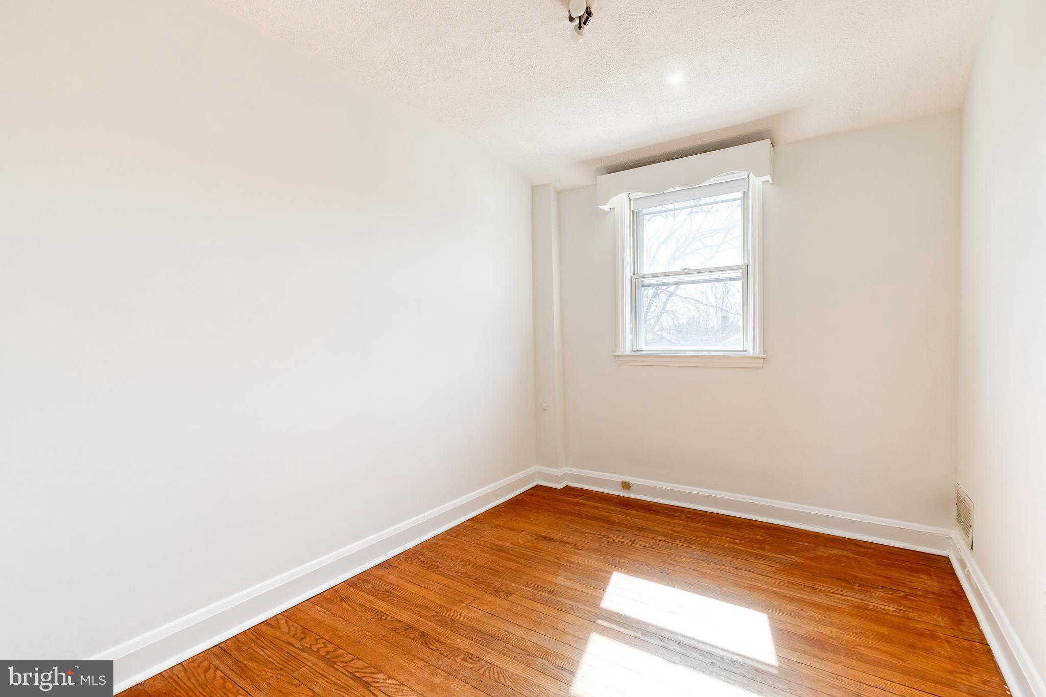 KNETTISHALL - Residential Lease