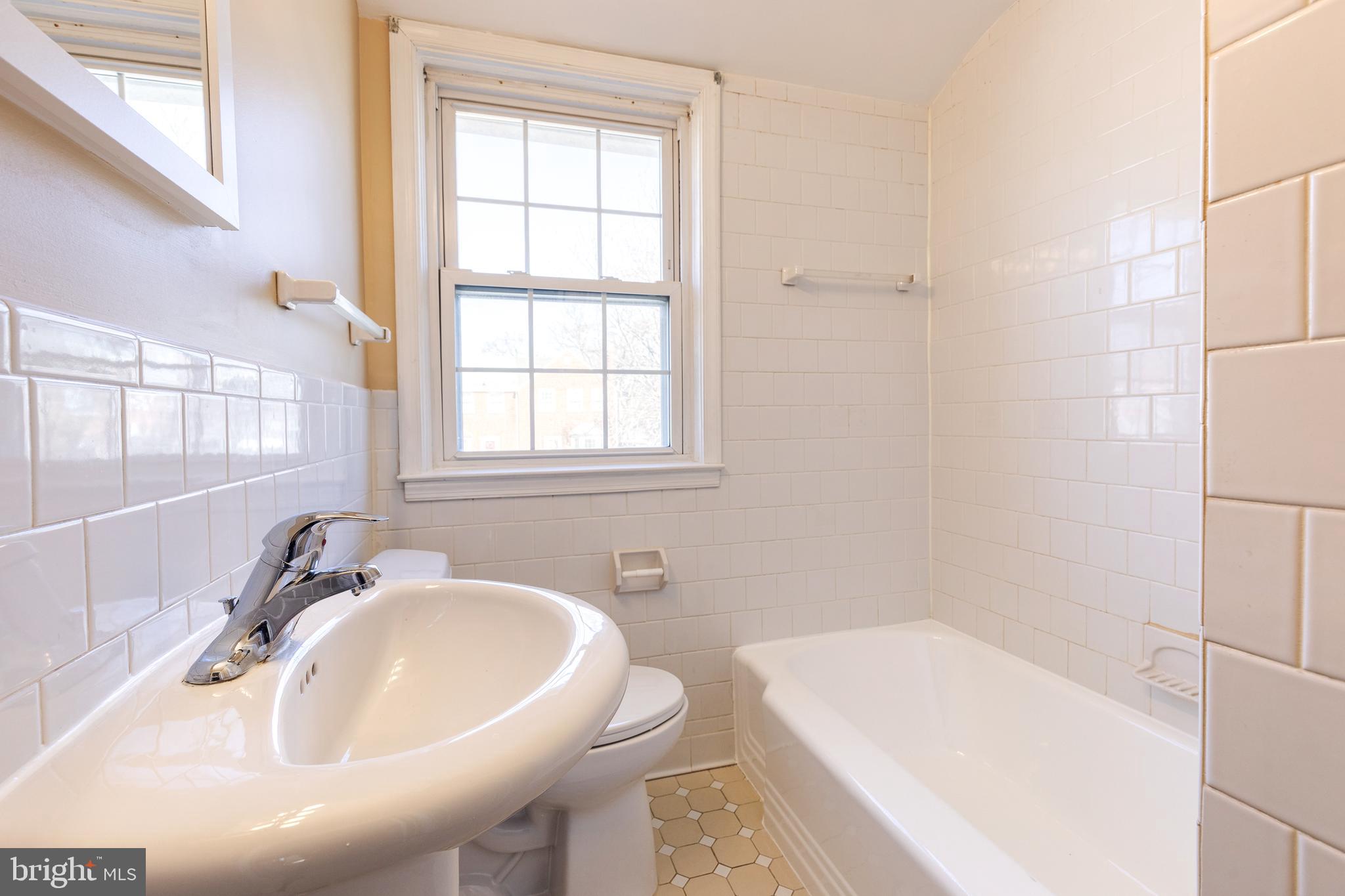 KNETTISHALL - Residential Lease