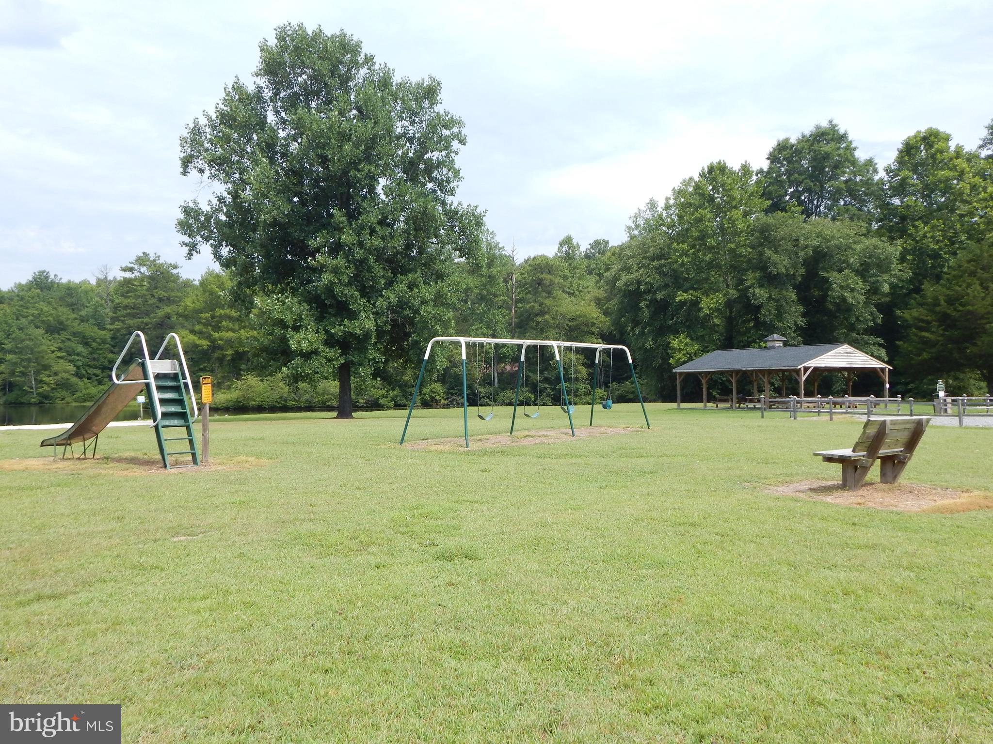 CAROLINE PINES - Land