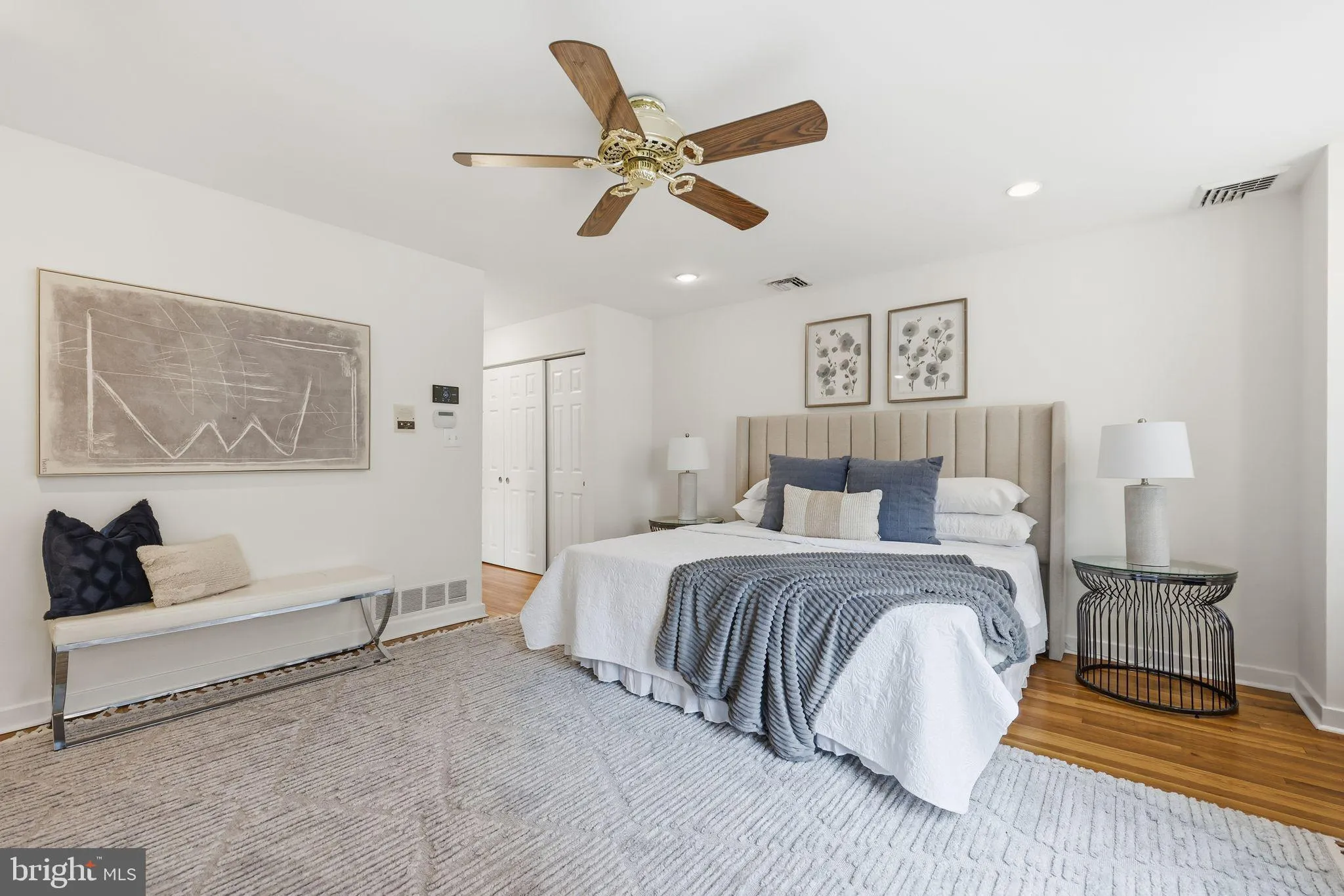 Philadelphia, Pennsylvania 19107, United States, 3 Bedrooms Bedrooms, ,3 BathroomsBathrooms,Residential,Contingent,251986