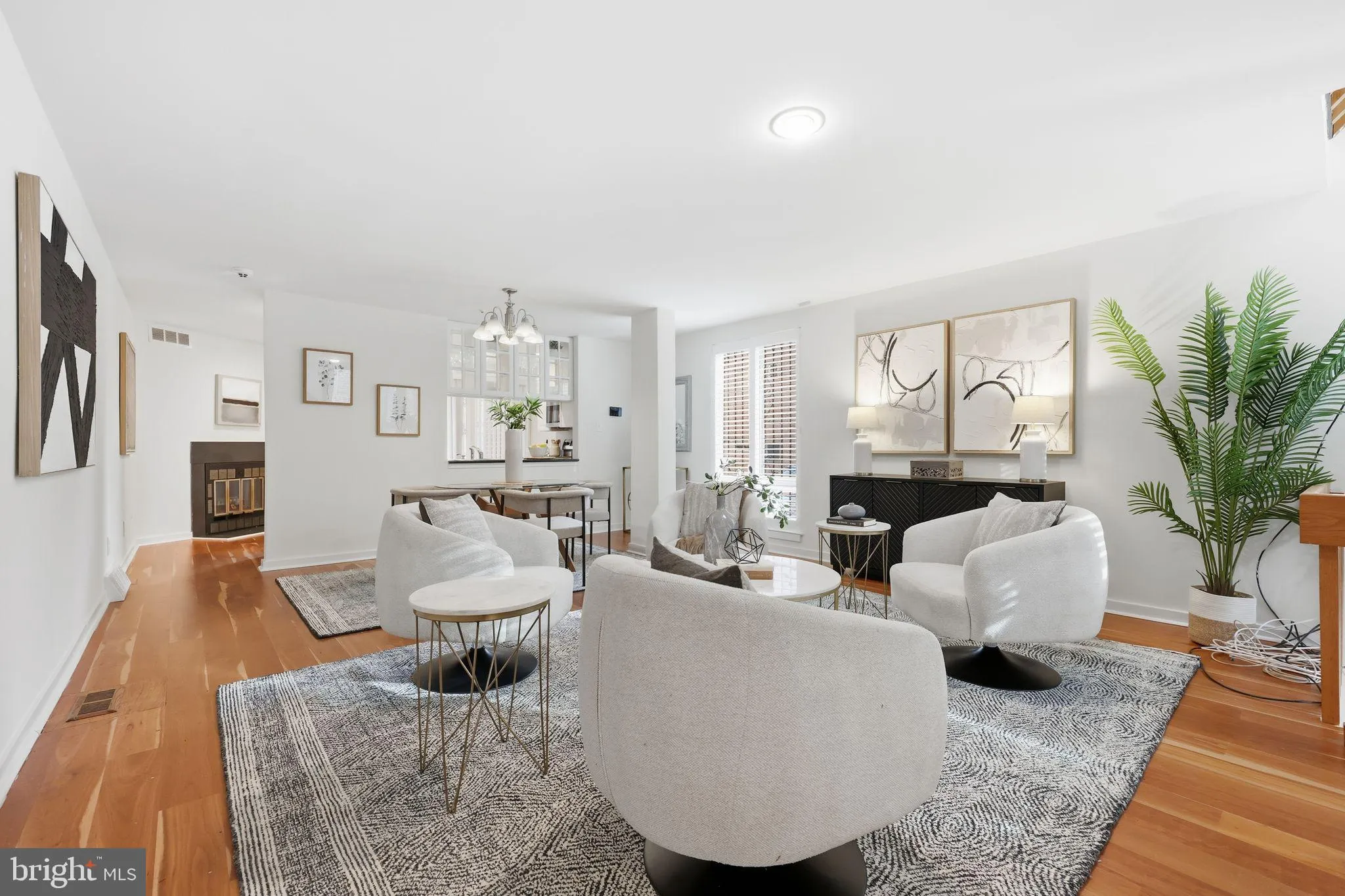 Philadelphia, Pennsylvania 19107, United States, 3 Bedrooms Bedrooms, ,3 BathroomsBathrooms,Residential,Contingent,251986