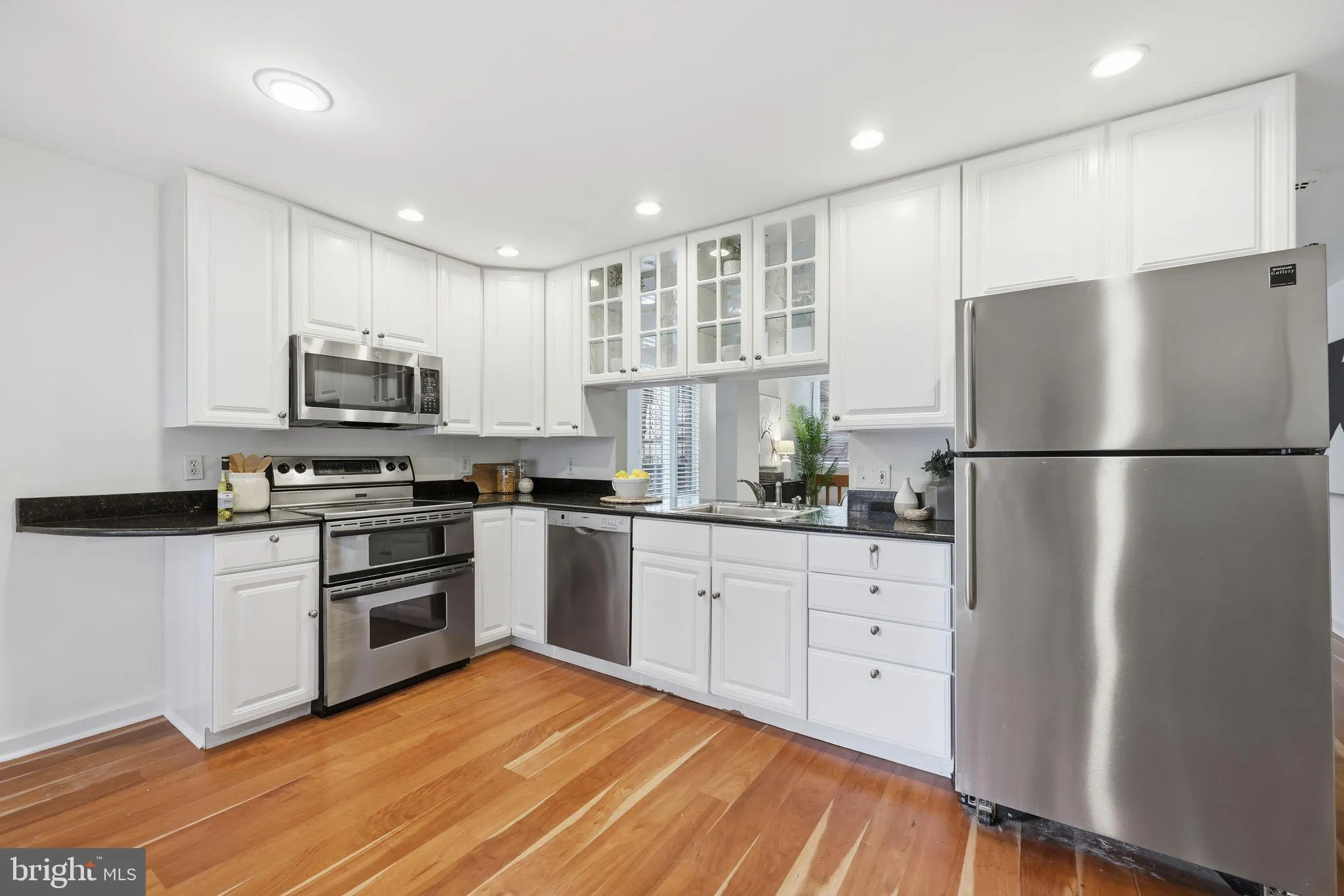 Philadelphia, Pennsylvania 19107, United States, 3 Bedrooms Bedrooms, ,3 BathroomsBathrooms,Residential,Contingent,251986