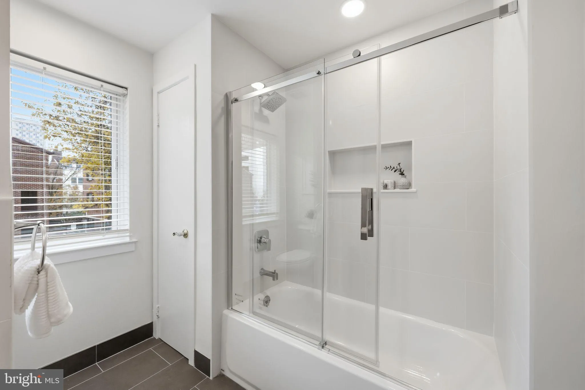 Philadelphia, Pennsylvania 19107, United States, 3 Bedrooms Bedrooms, ,3 BathroomsBathrooms,Residential,Contingent,251986