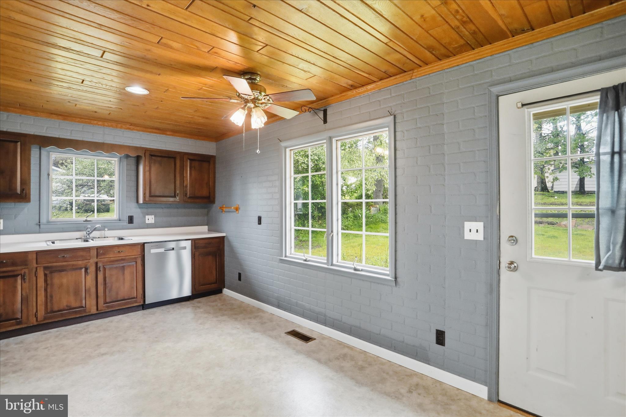 LOCH LYNN HEIGHTS - Residential