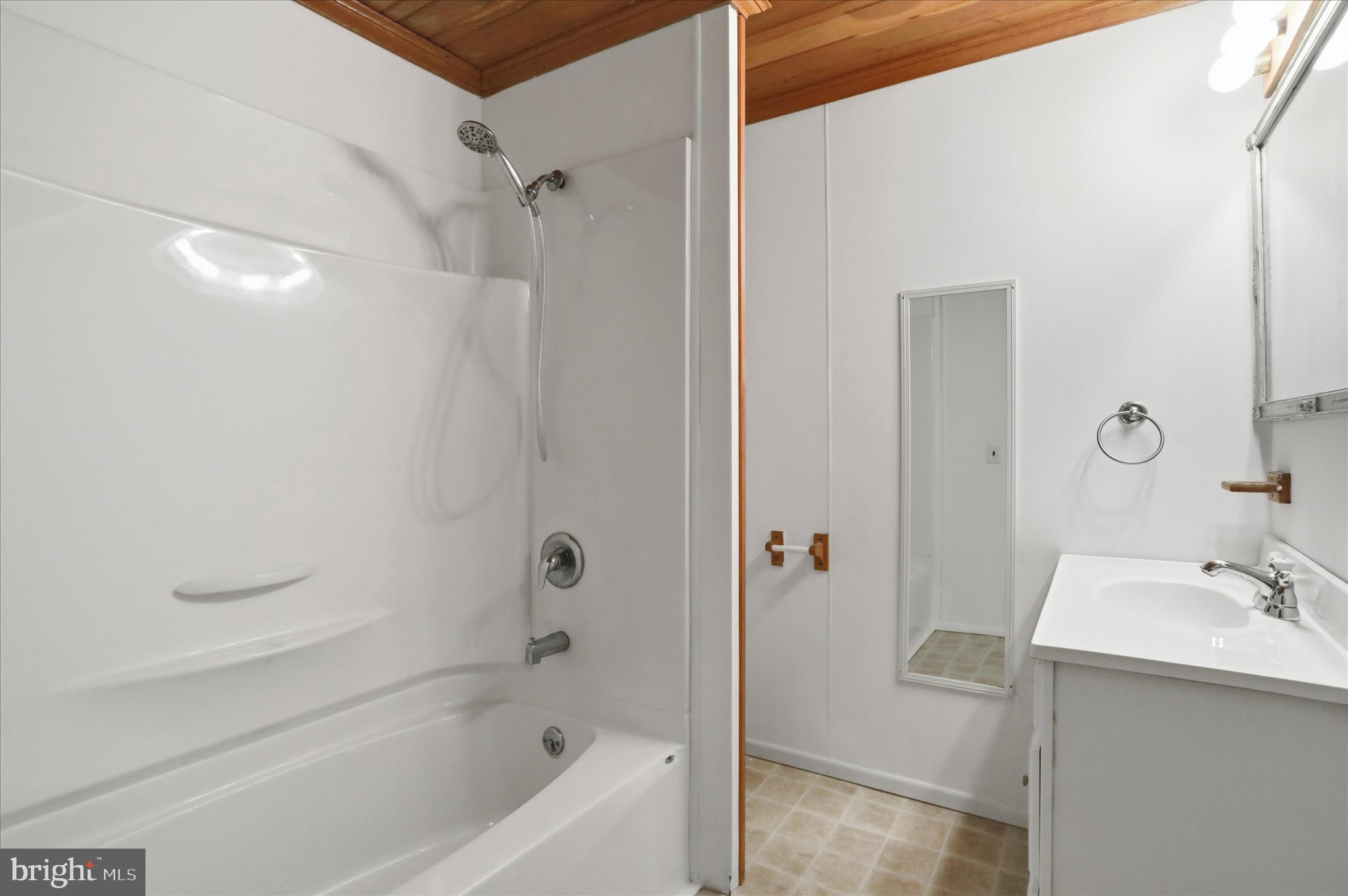 LOCH LYNN HEIGHTS - Residential
