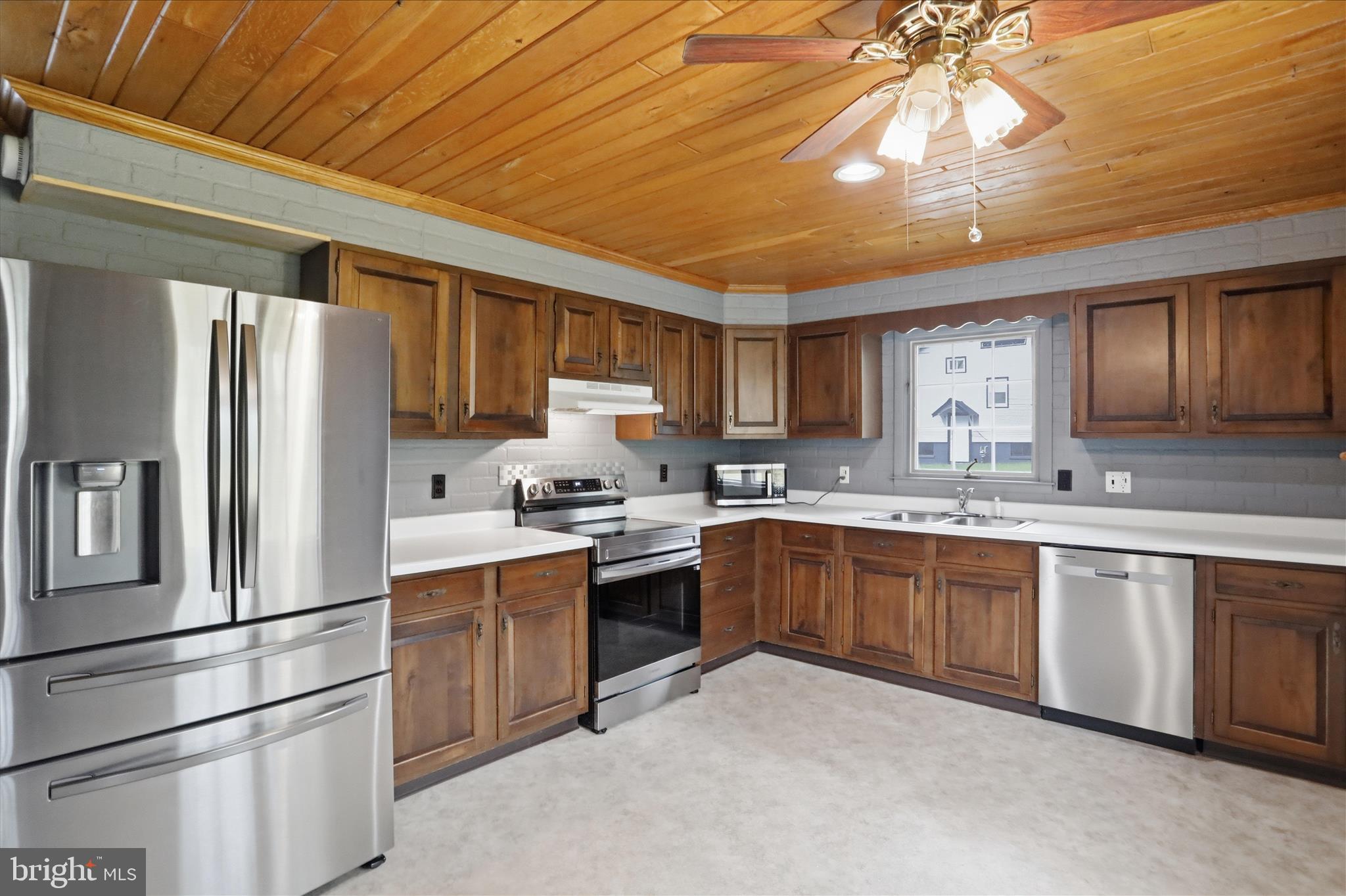 LOCH LYNN HEIGHTS - Residential
