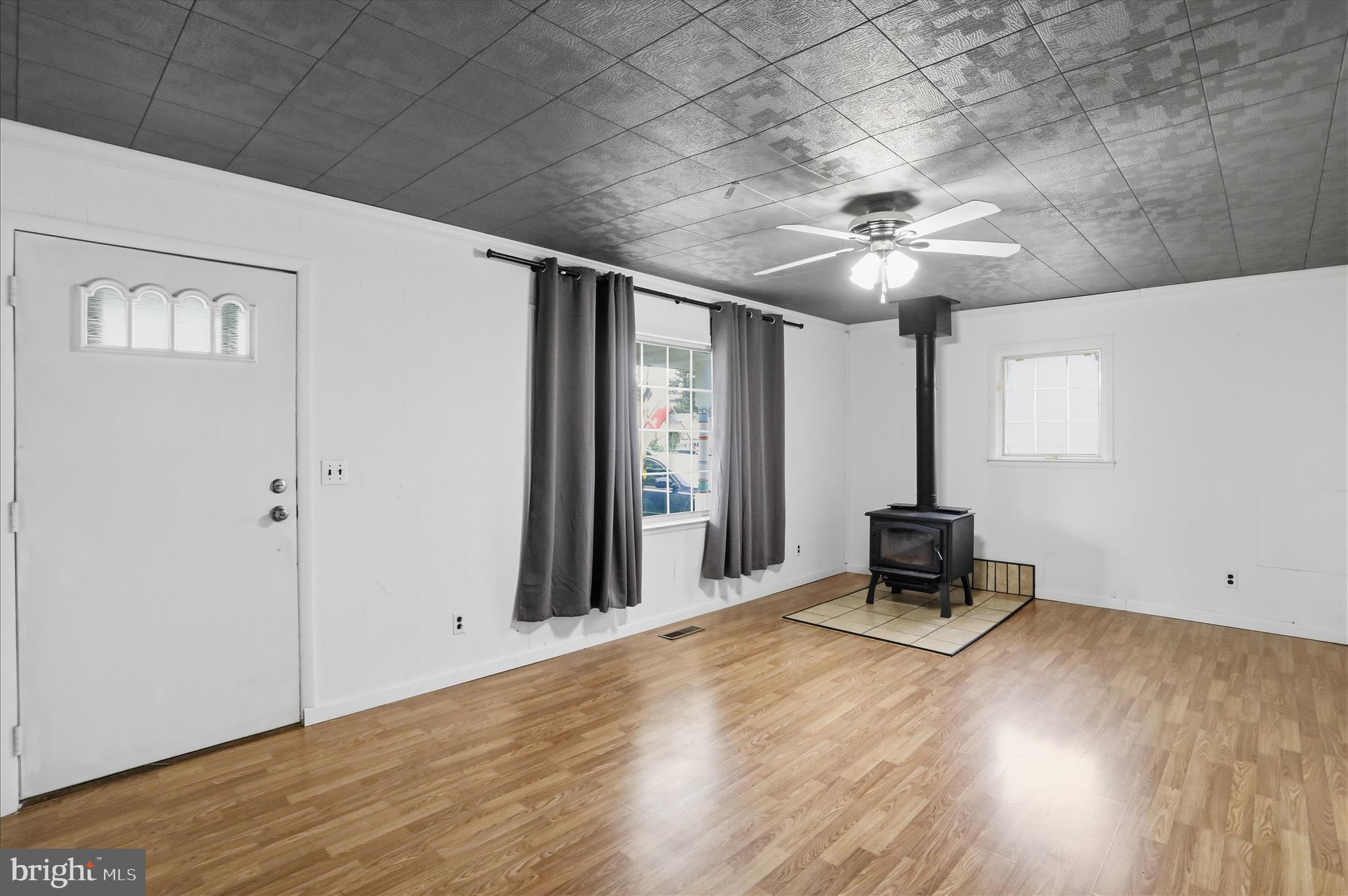 LOCH LYNN HEIGHTS - Residential
