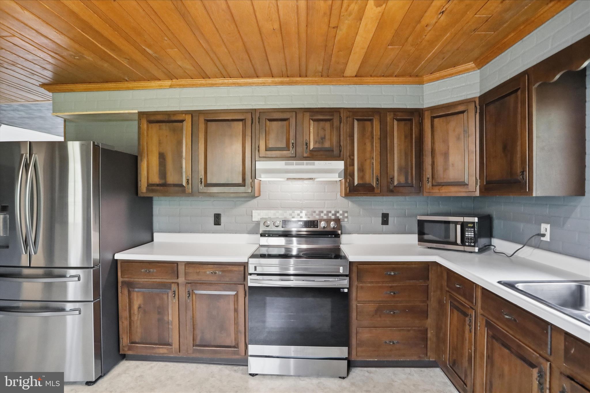 LOCH LYNN HEIGHTS - Residential