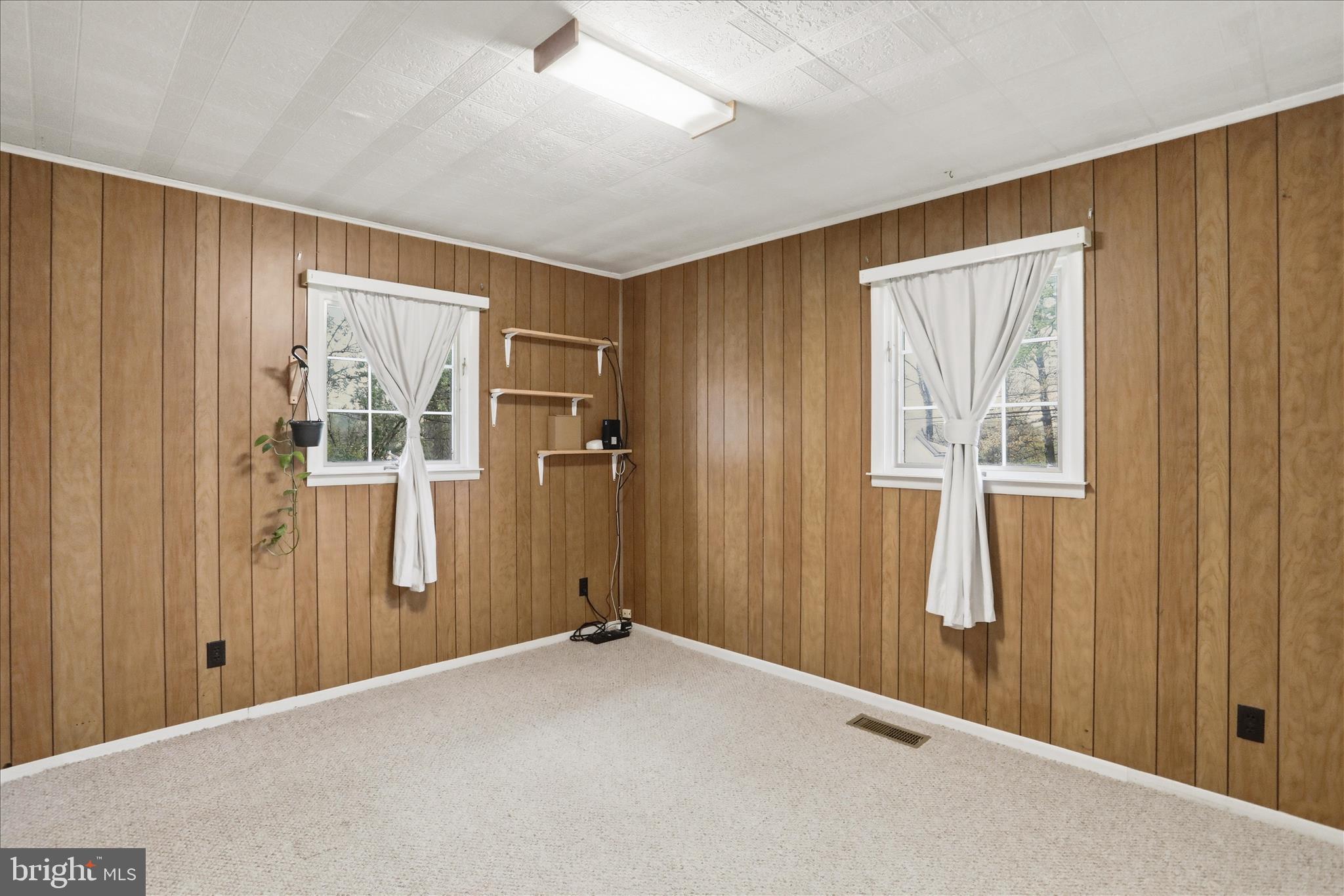LOCH LYNN HEIGHTS - Residential