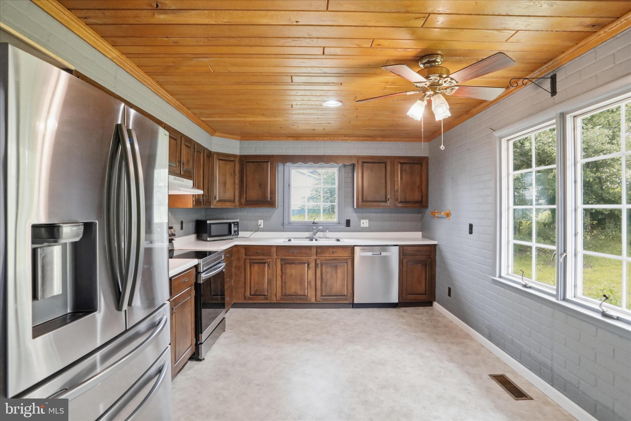 LOCH LYNN HEIGHTS - Residential