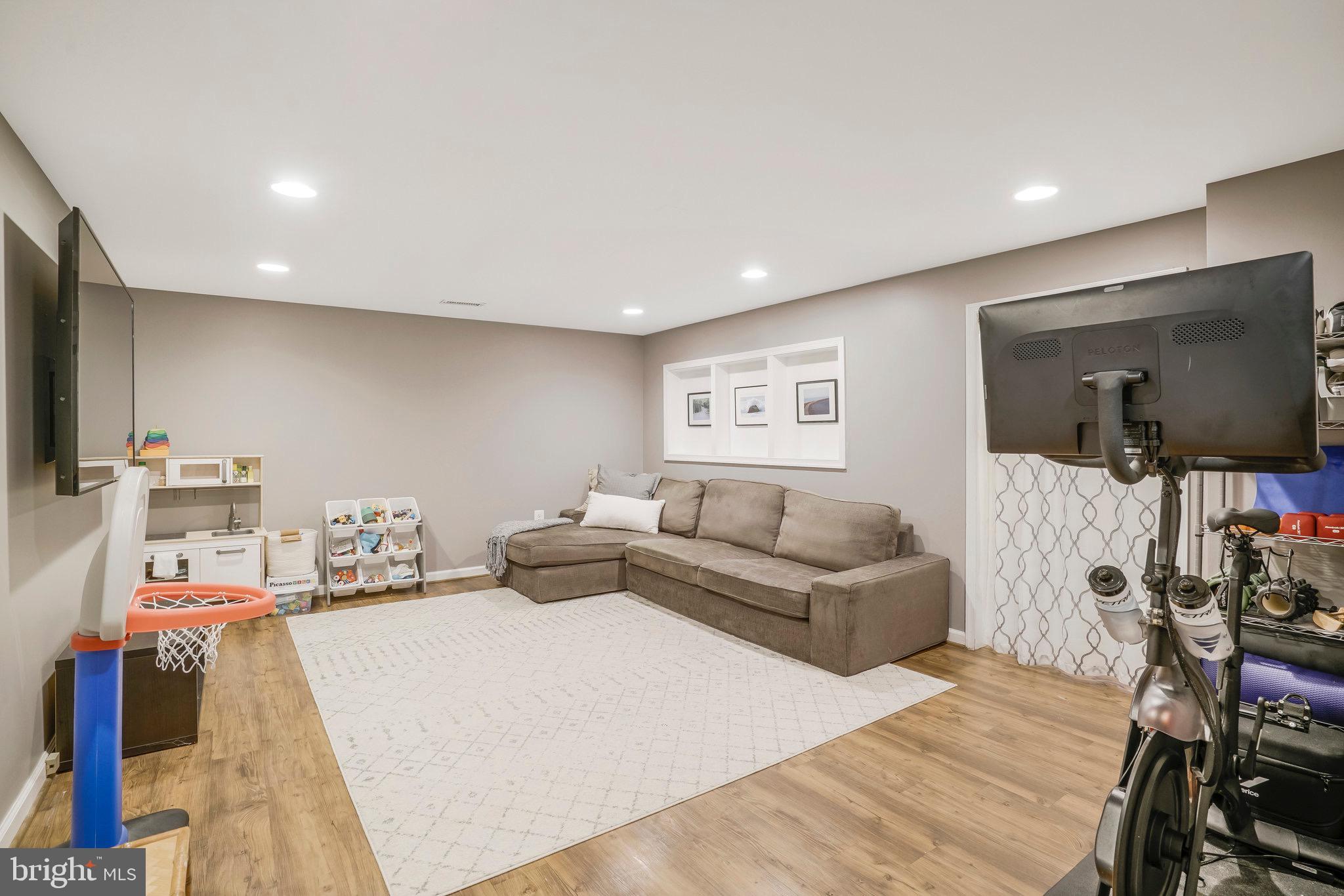 ARLINGTON FOREST - Residential