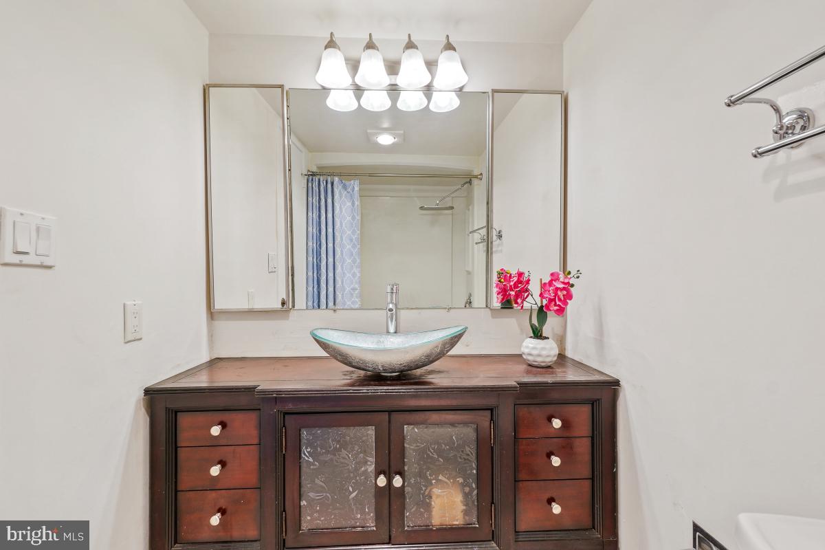 MONTEBELLO - Residential Lease