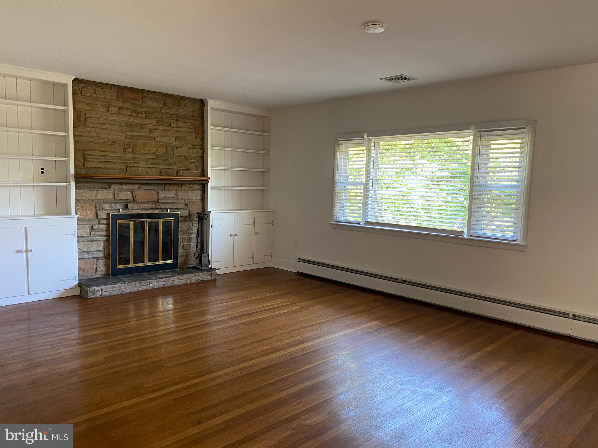 SUNNYSIDE ACRES - Residential