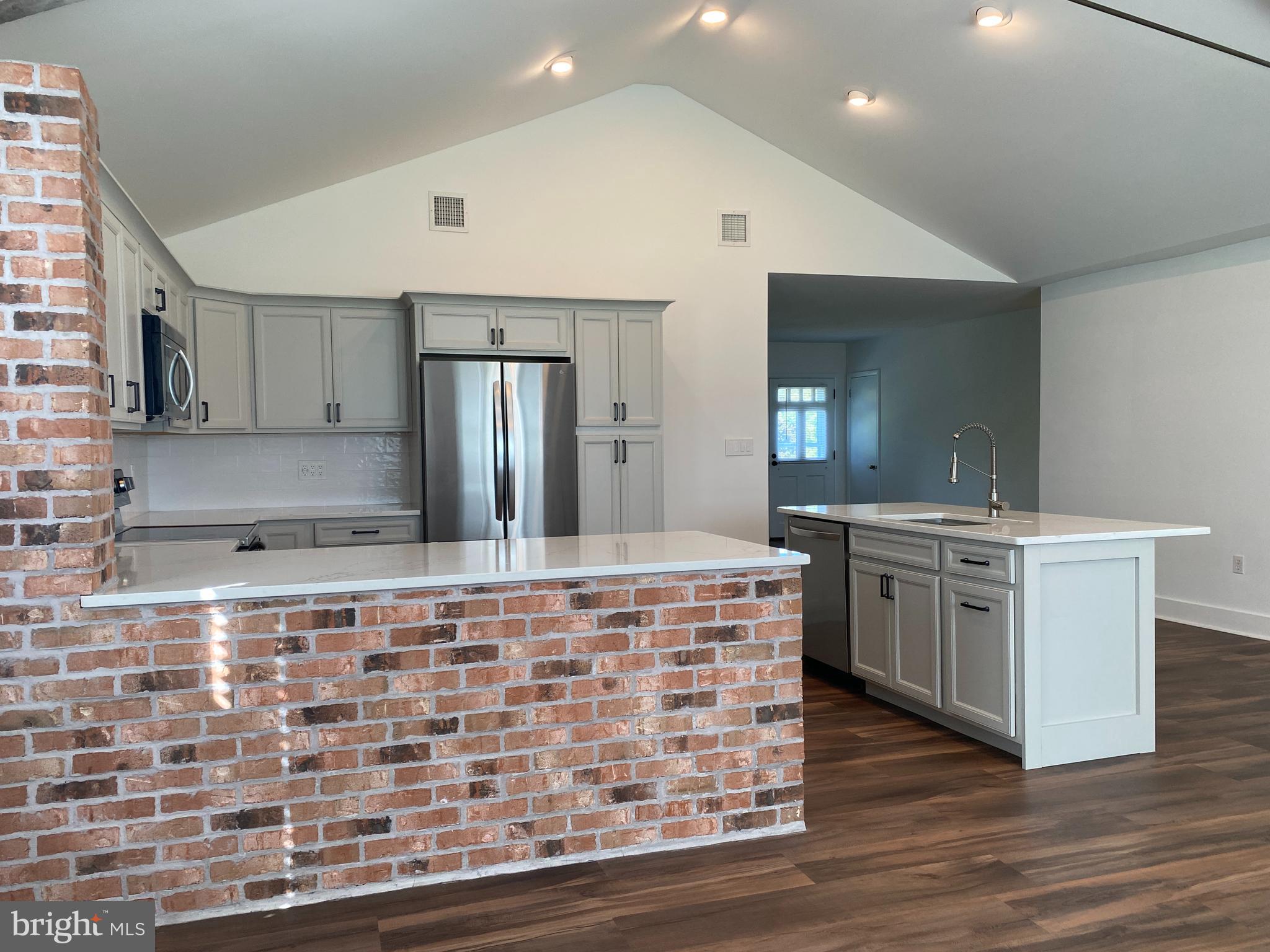 SUNNYSIDE ACRES - Residential
